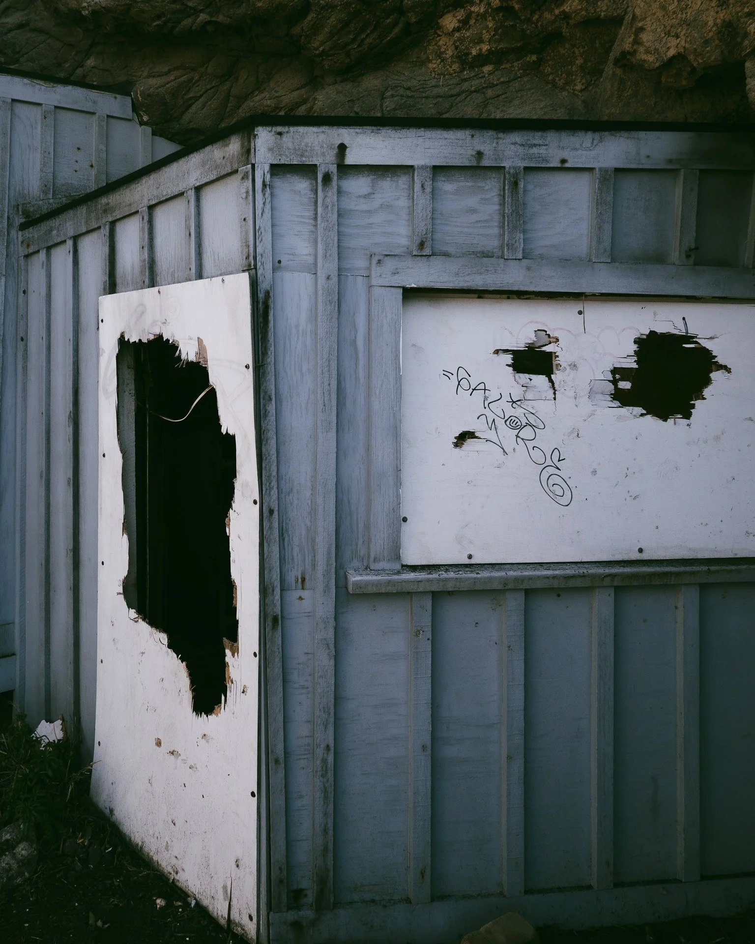 The geometry of rectilinear timber meets the roughness of the sea cliff in an intriguing dialogue.