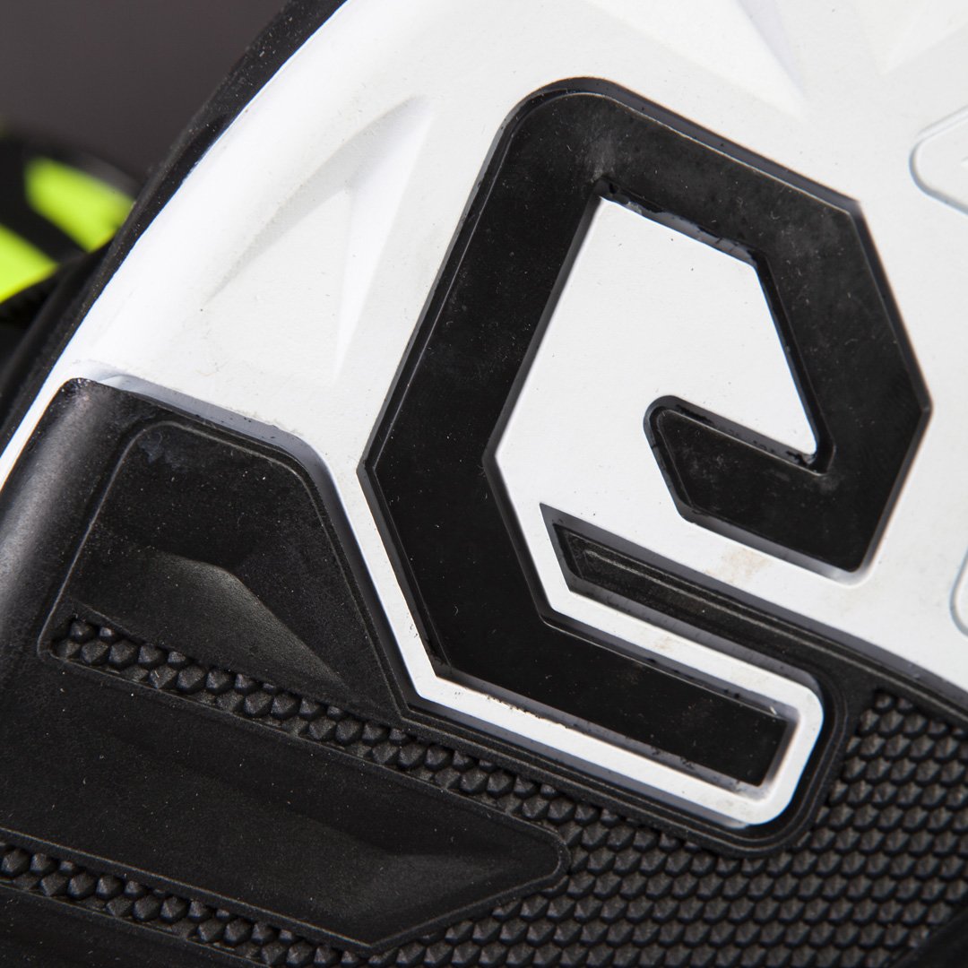 MX104-X-LEGEND-black-yellow-fluo_close-up_2020_hd_01.jpeg