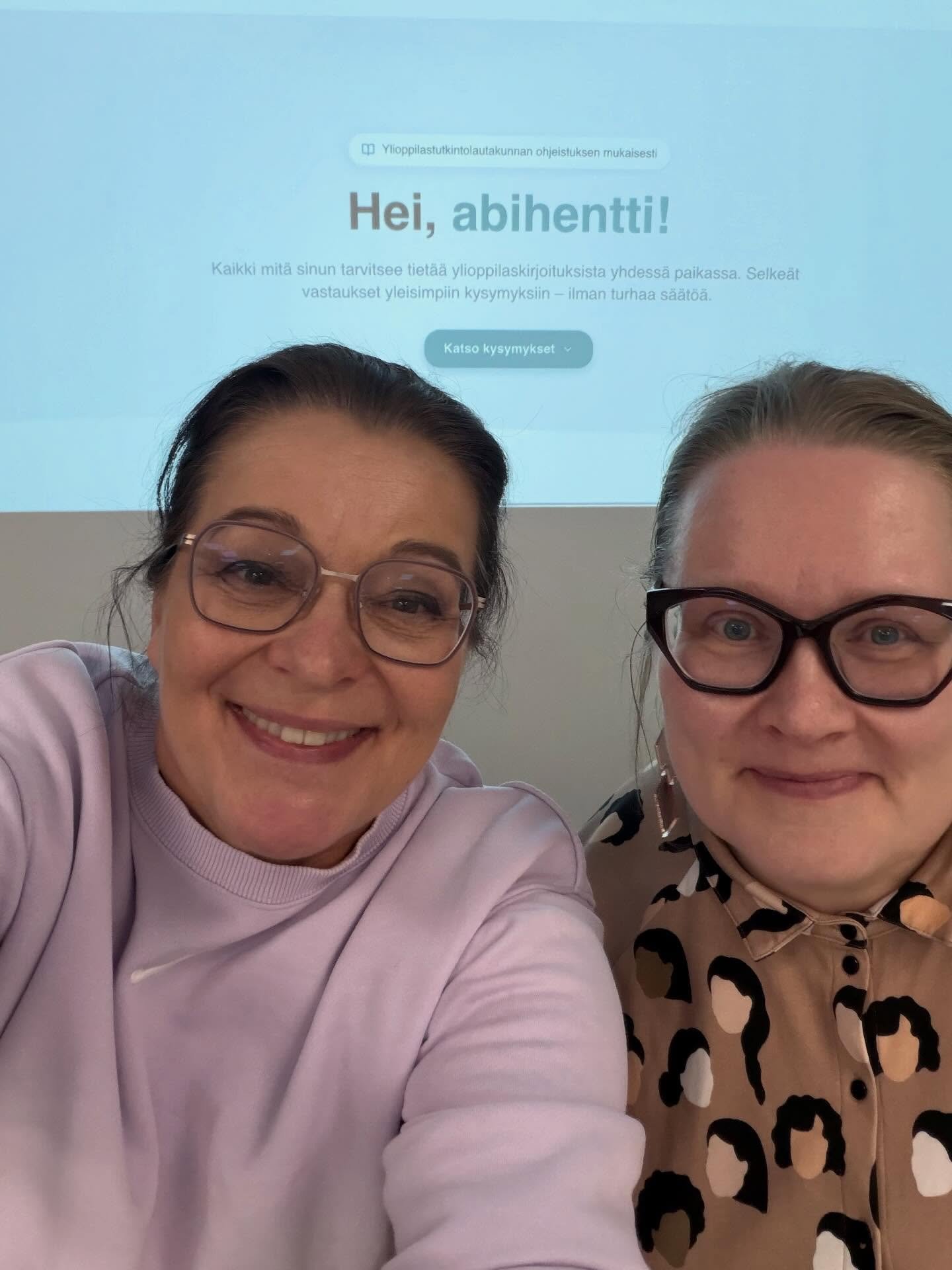 Eilen koulutin Johtamisen ja yritysjohtamisen EAT tutkinnon suorittajille asiakasl&auml;ht&ouml;isen kehitt&auml;misen taitoja teko&auml;lyll&auml; vahvistettuna.

Pid&auml;n tosi t&auml;rke&auml;n&auml;, ett&auml; johtajakoulutuksen osallistujat ymm