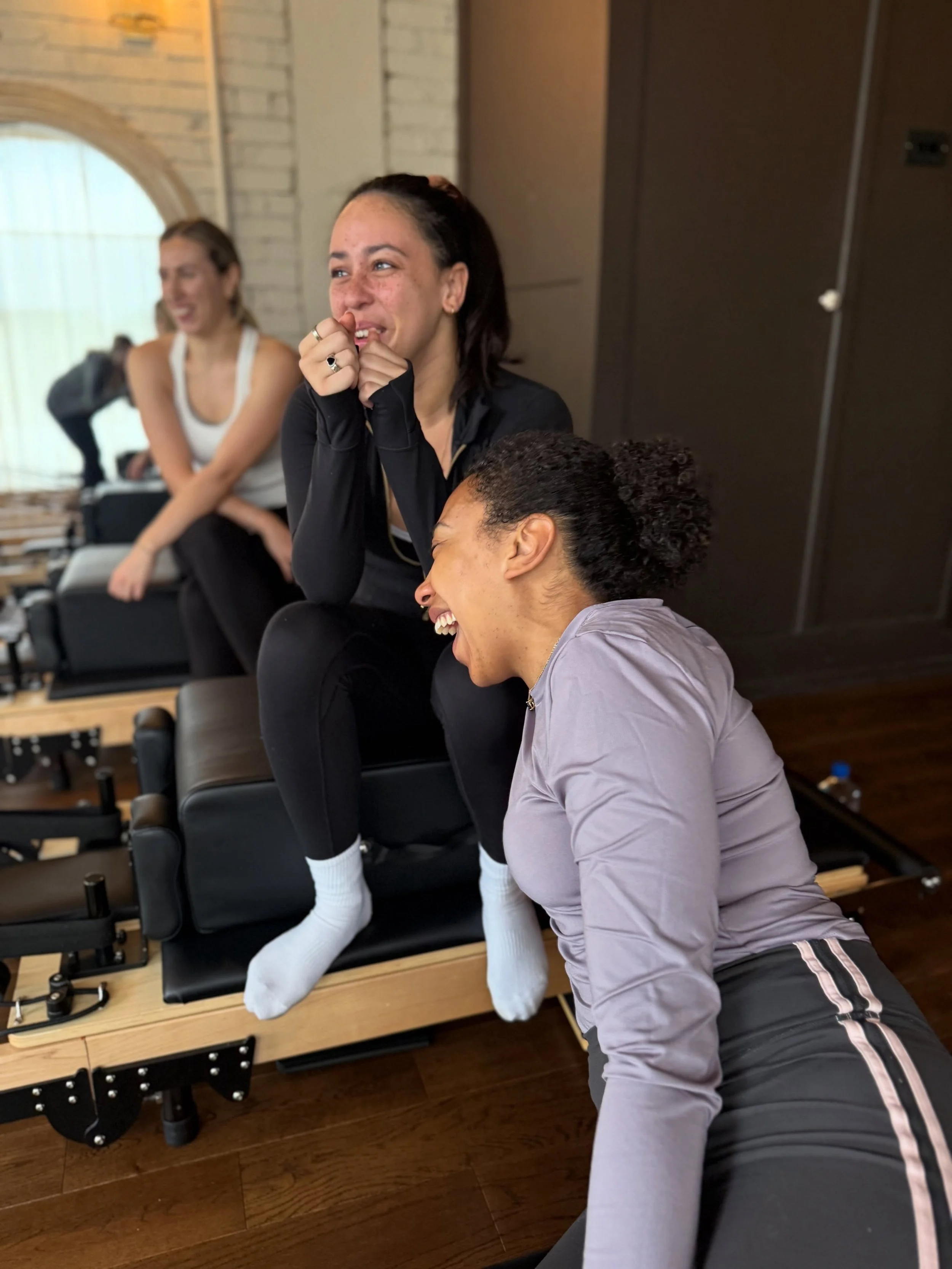 lols and learning kind of day in the studio🤎

in between the laughs, we&rsquo;re refining, cueing, adjusting&hellip; getting even better at what we do so your time on the carriage feels effortless (even when it&rsquo;s not ☺️) 
#StudioCoSevenoaks #P