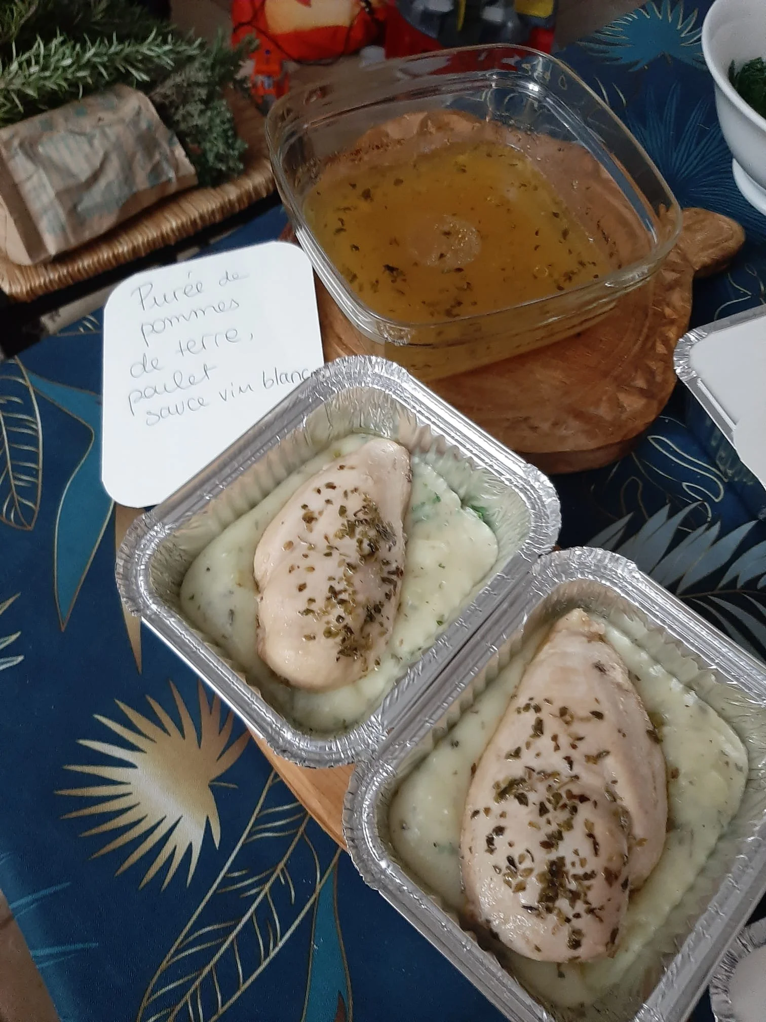 Purée de pomme de terre, poulet sauce vin blanc