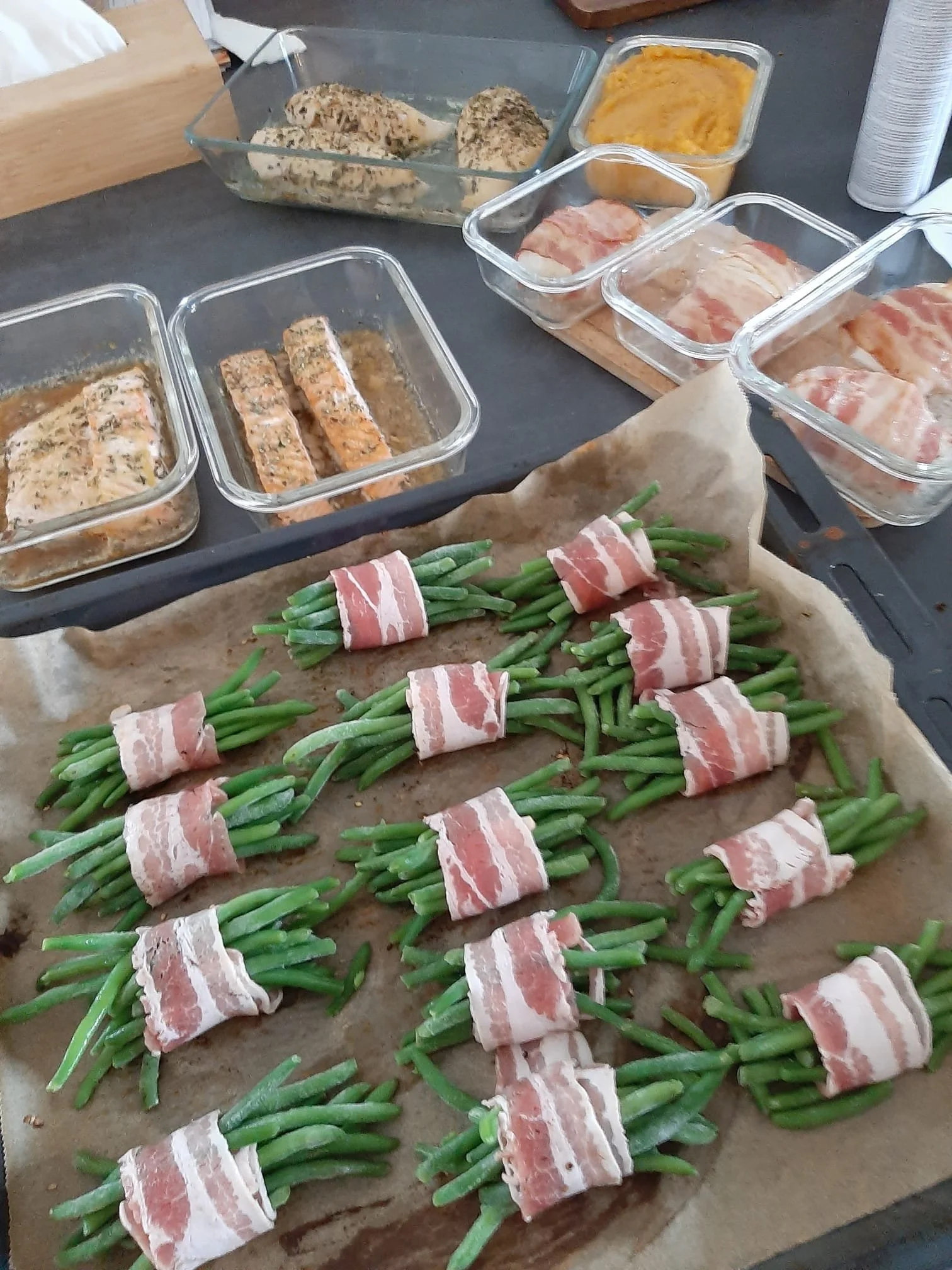 Poisson, viande et fagots de haricots verts