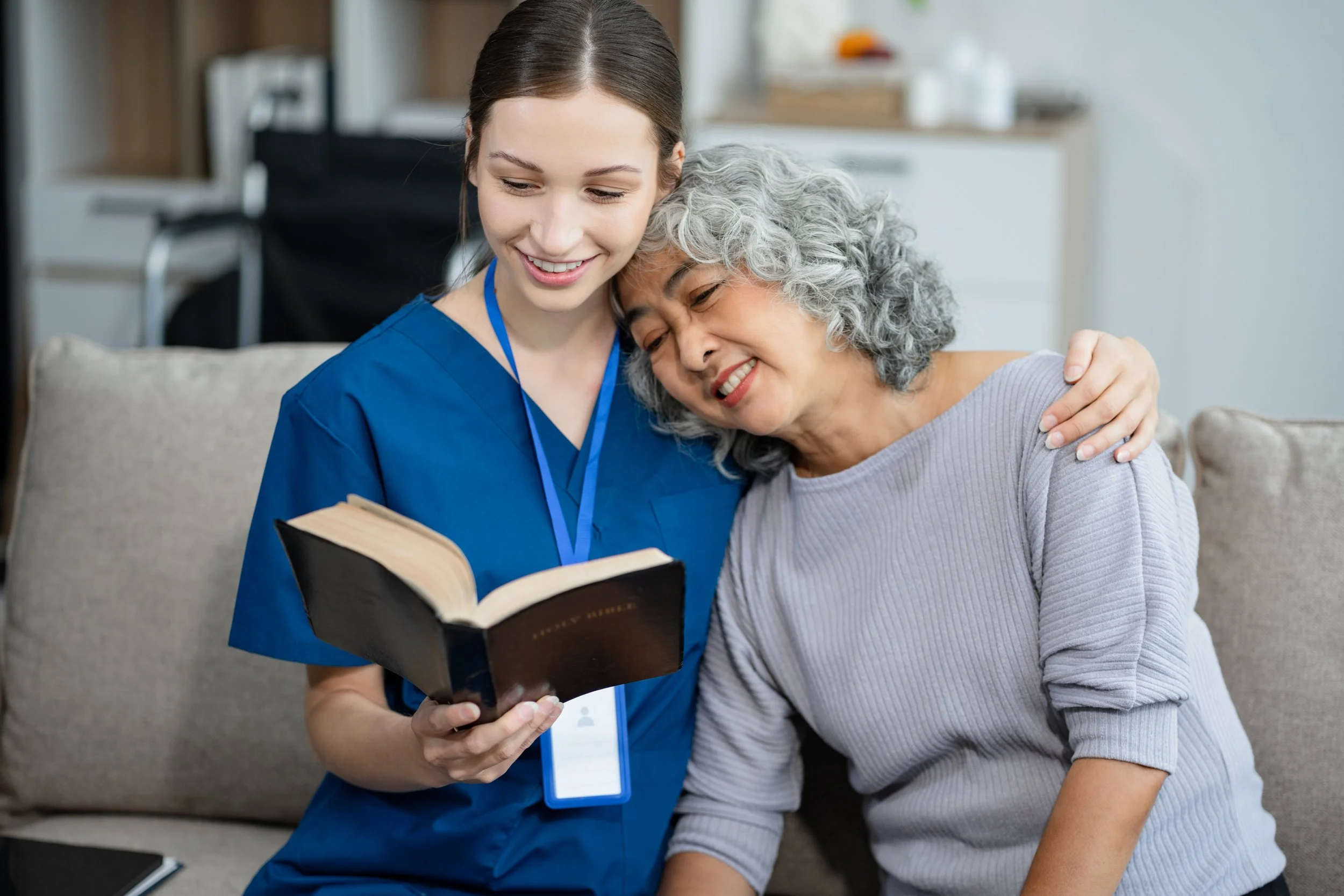 What Does a 24-Hour Caregiver Do? A Guide for Families