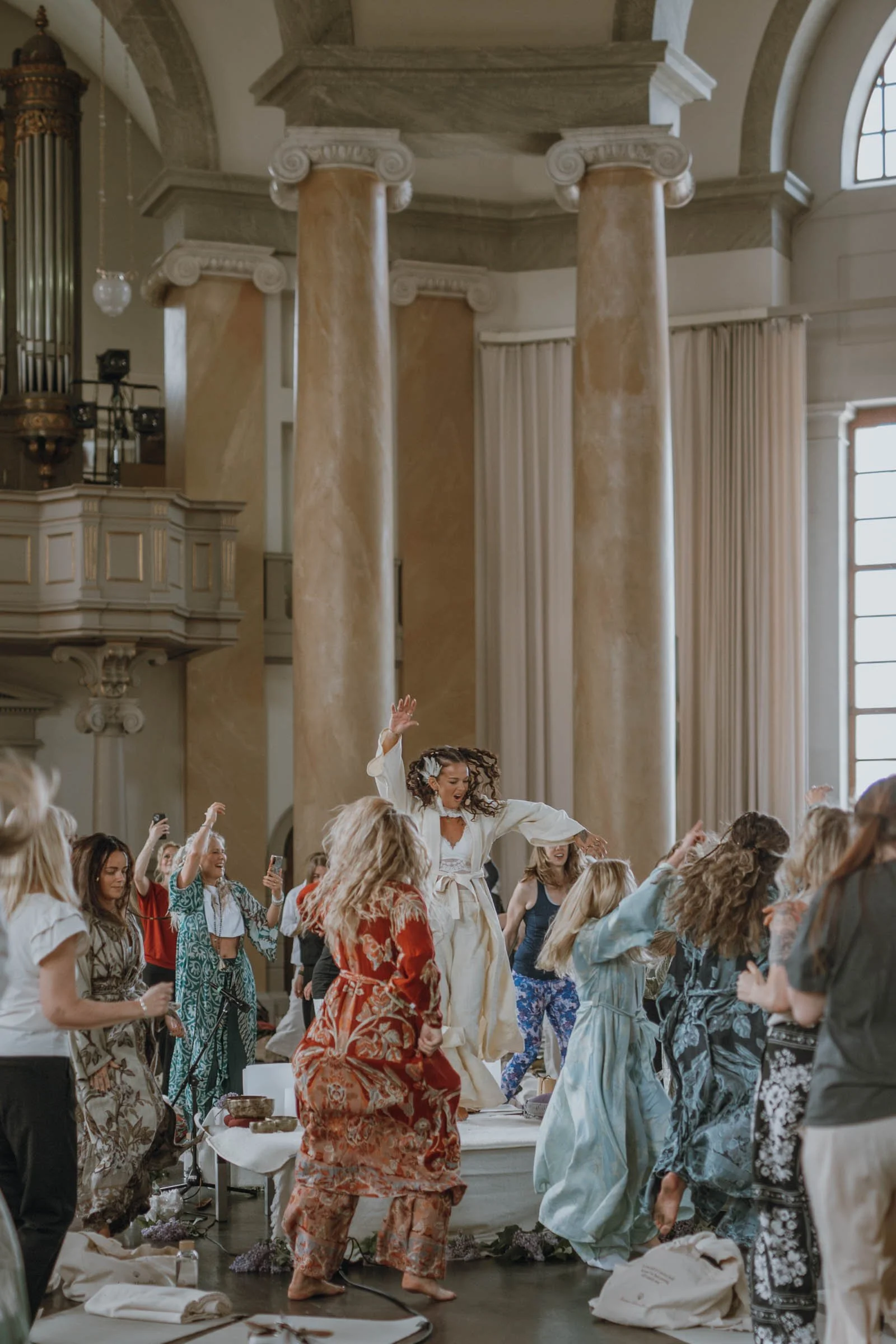 Bilder från EXHALE med Nathalie Steffner - En dag fylld av kärlek, gemenskap och transformation i Eric Ericsonhallen i Stockholm 