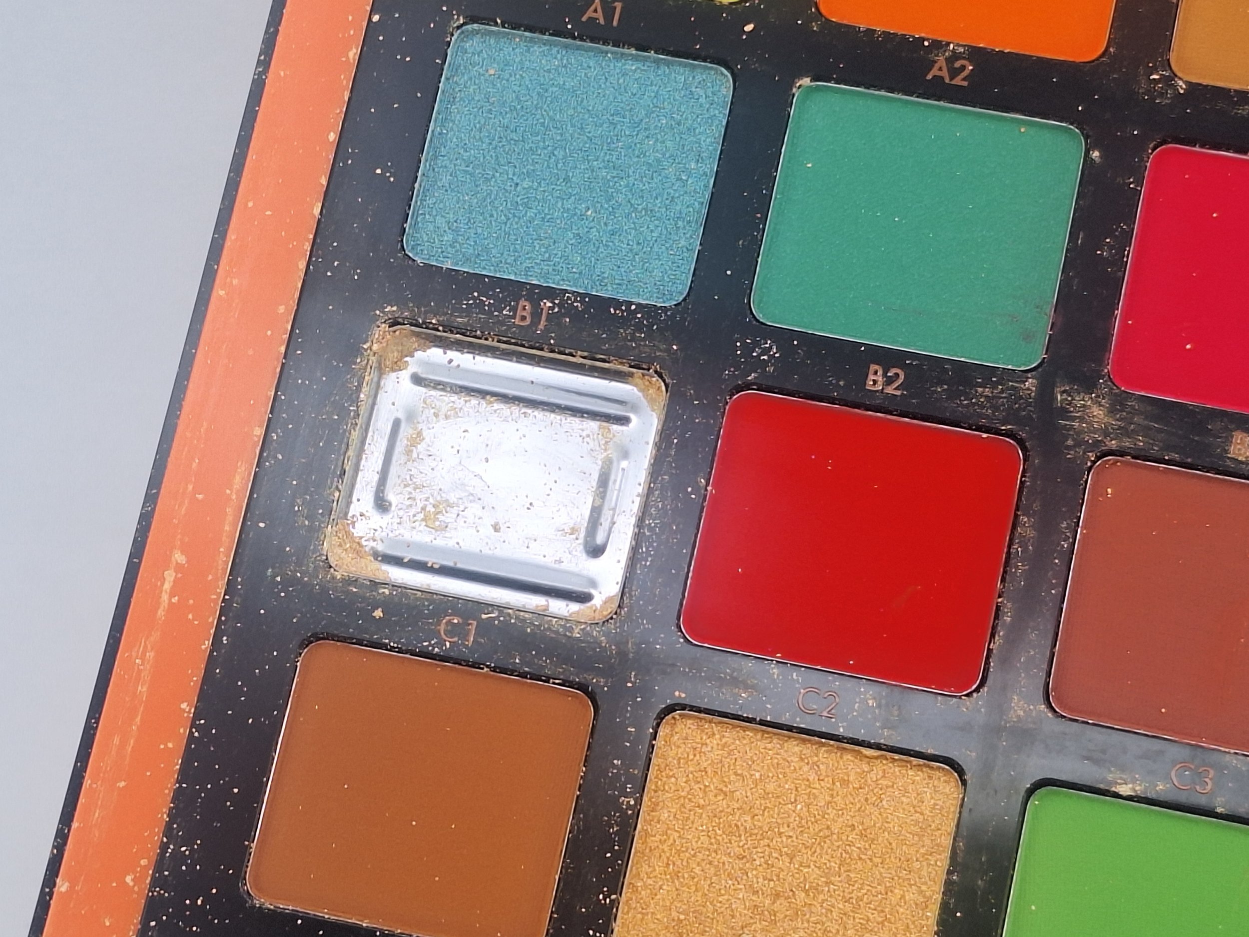 💔 How to Save a Broken Compact (Without Crying, Screaming, or Throwing It at a Wall)