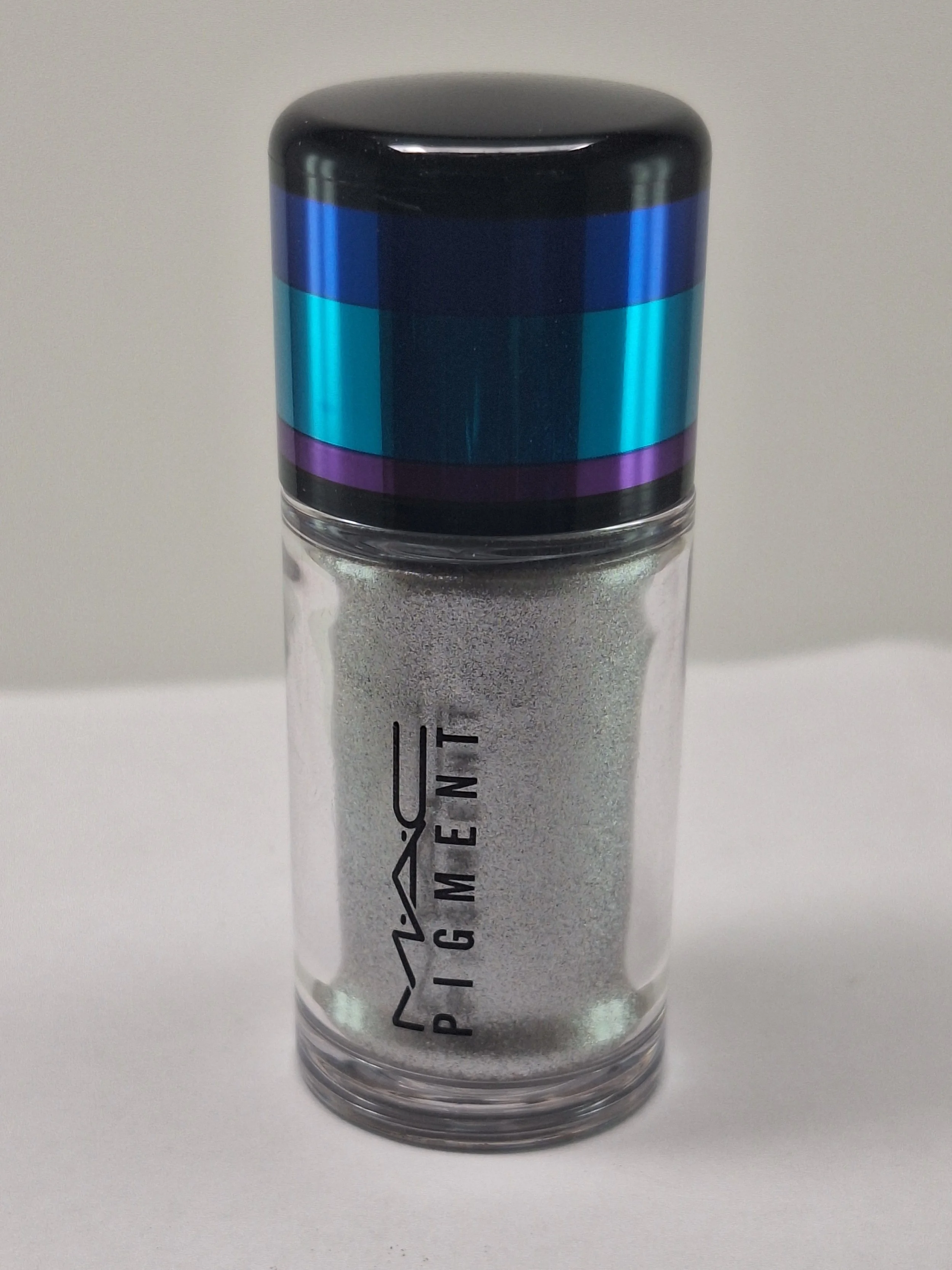 M·A·C Irresistibly Charming Pigment & Glitter Set in Sparkle Society XO vault display