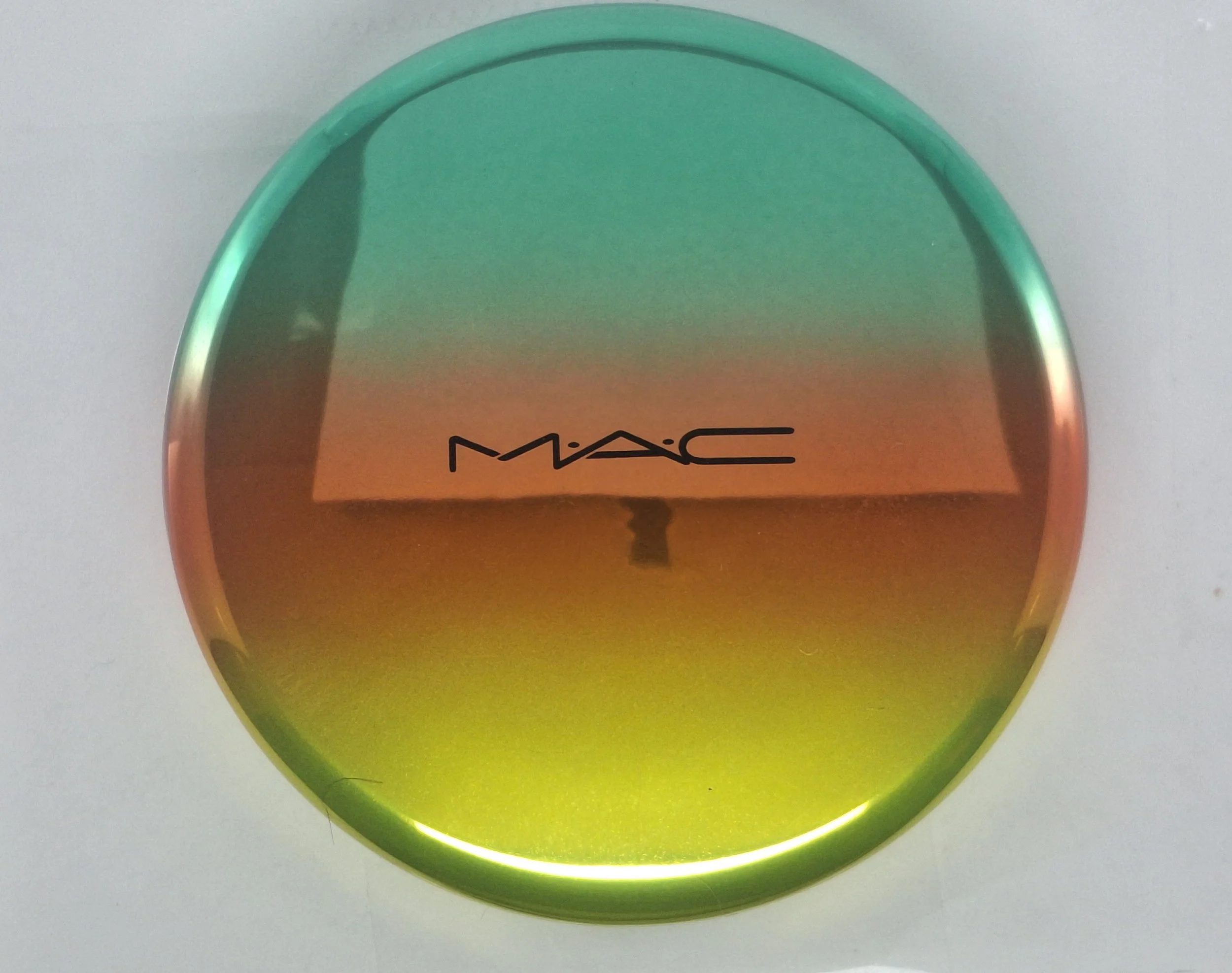MAC Wash & Dry Freshen Up Highlight Powder compact.jpg