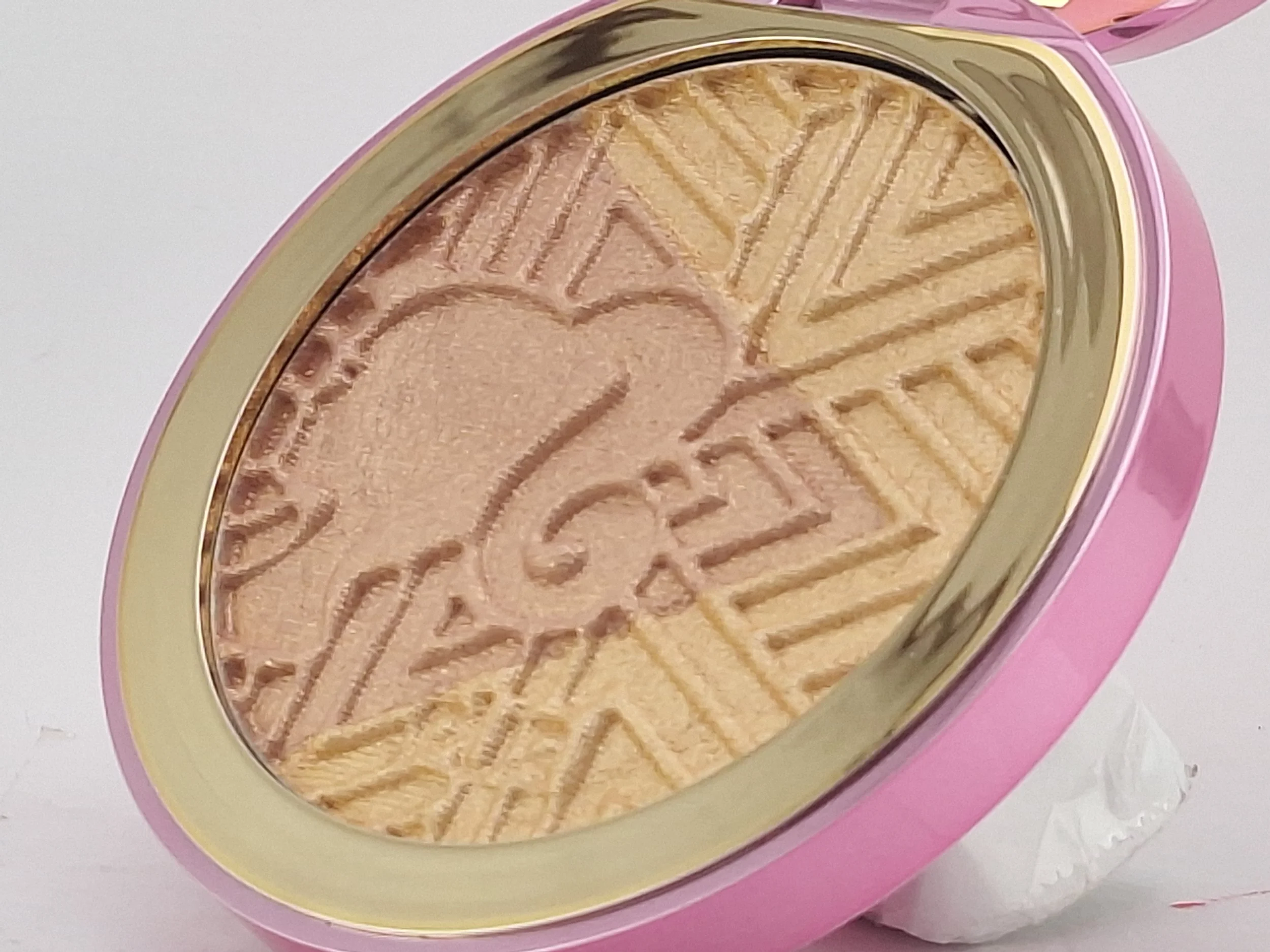 PÜR x Barbie – “Confident Glow” Signature Illuminating Highlighter Duo