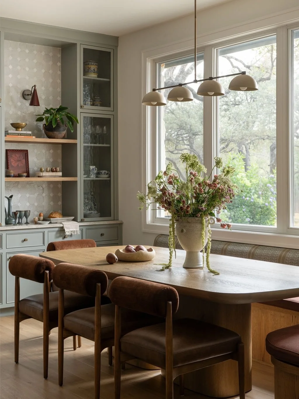 A little breakfast nook moment from our Cedar Park project ✨ This space was designed for the kind of mornings that turn into afternoon conversations, coffee with friends, and slow moments at home that you never want to leave. We leaned into layers th