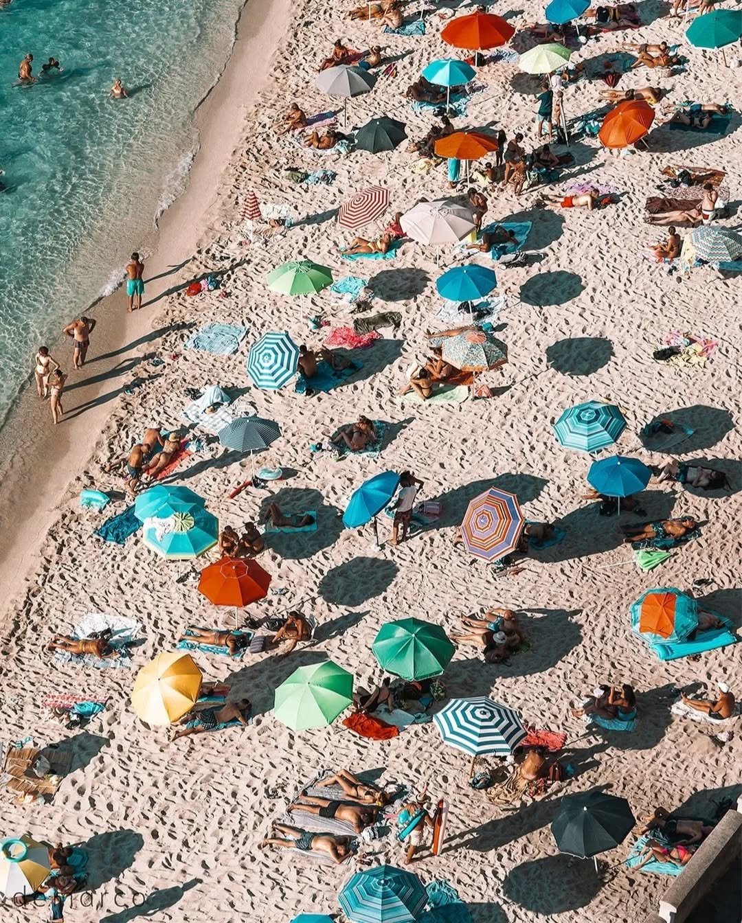 Soaking up the sun at Tropea Beach. 🏖️ 

Inspiration for our Tropea Beach puzzle of beachgoers from above via @emilianodemarcoph 

#TropeaBeach #Italy #italycoast 
#ItalianSummerCollection #beachlife