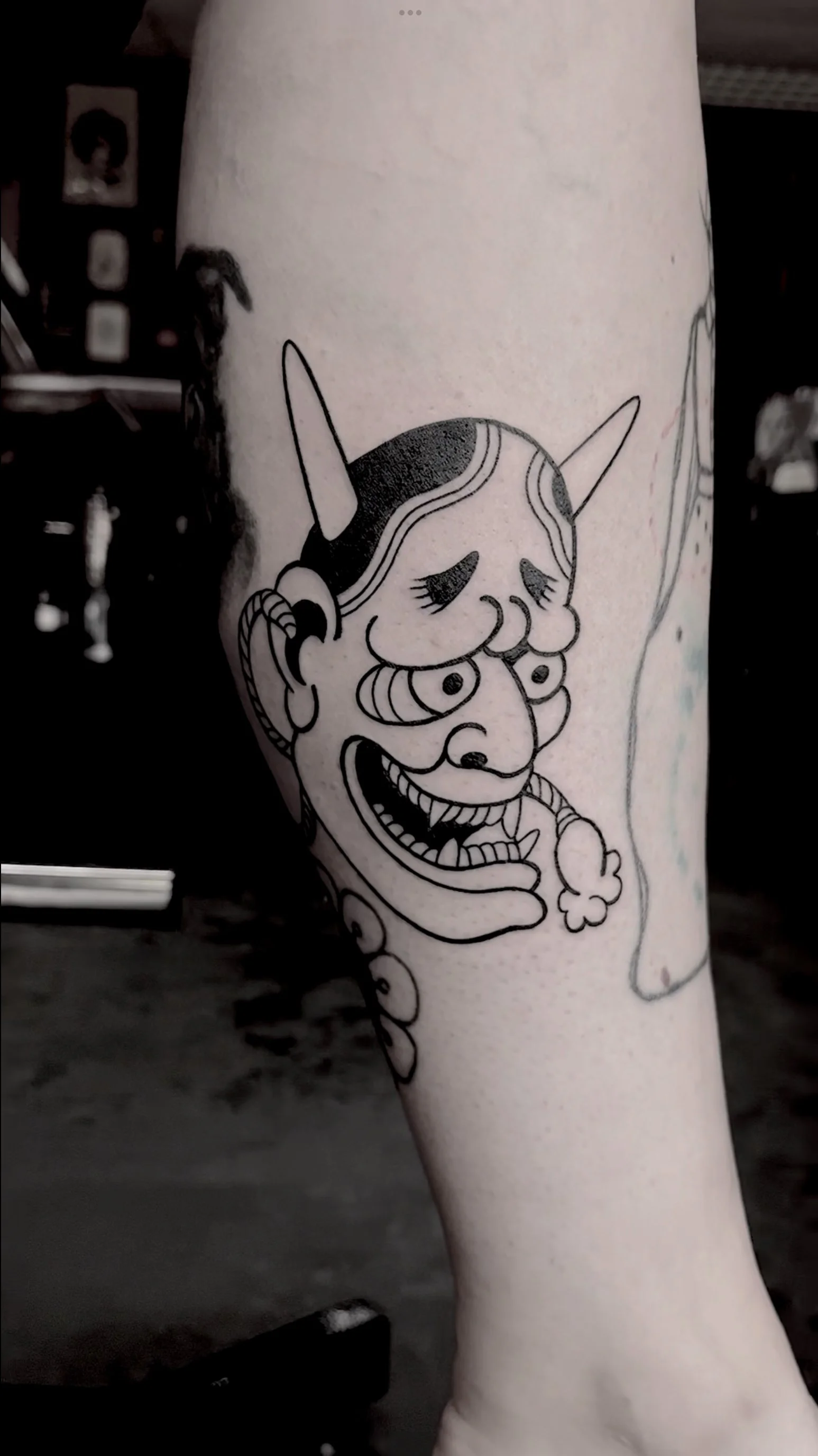 Traditional tattoo van animatie poppetje met hoorns, ontworpen en getatoeëerd door Marcel Tambach in Se7en Sins Tattoo nabij Sneek en Heerenveen