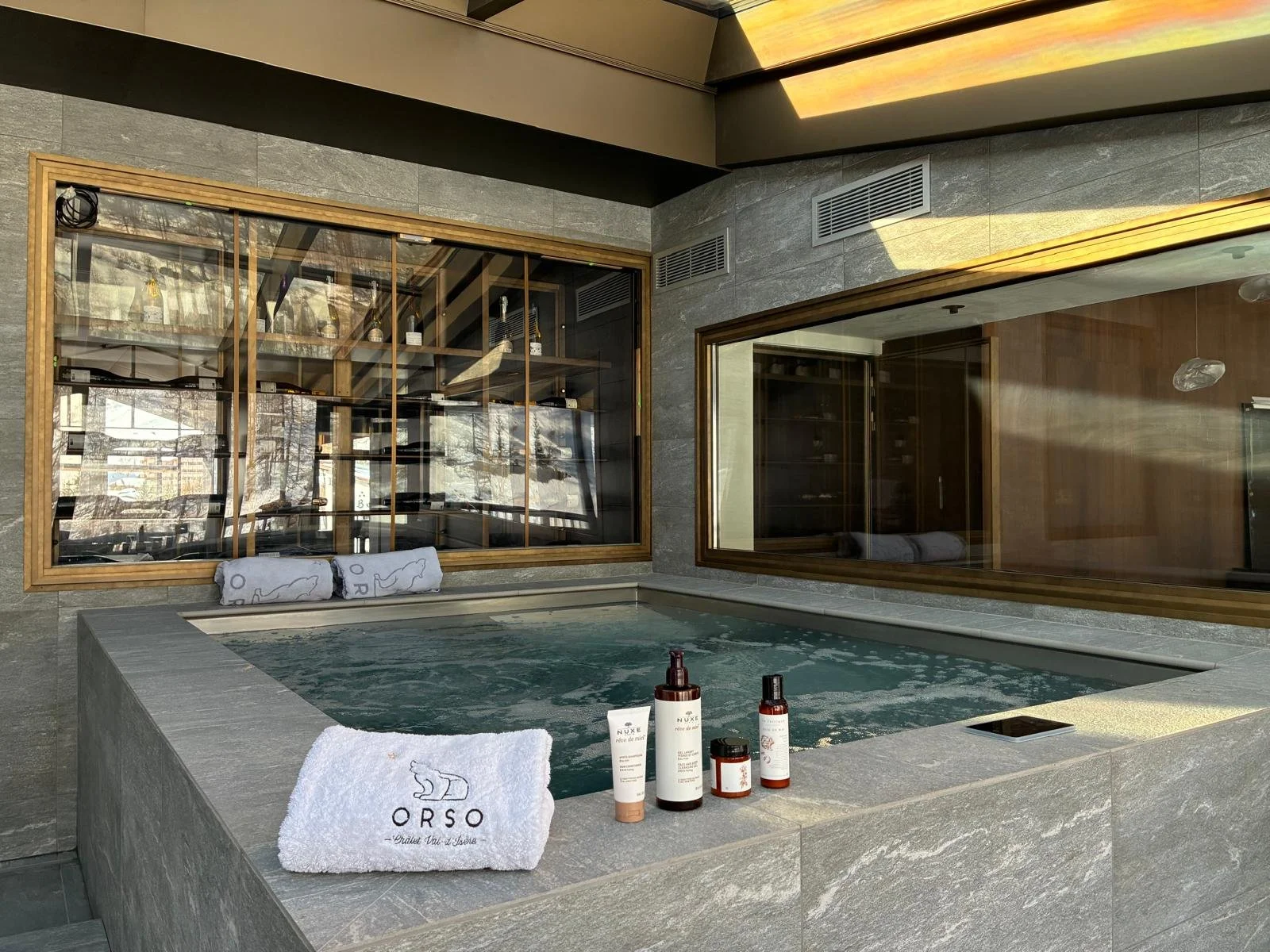 JACUZZI.jpeg