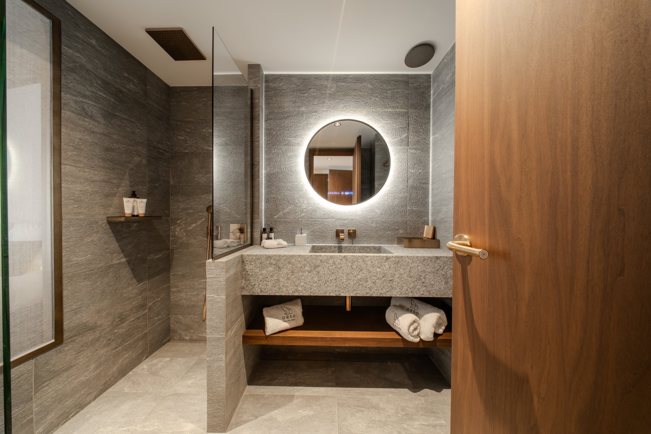 CHAMBRE 3 SDB.jpg