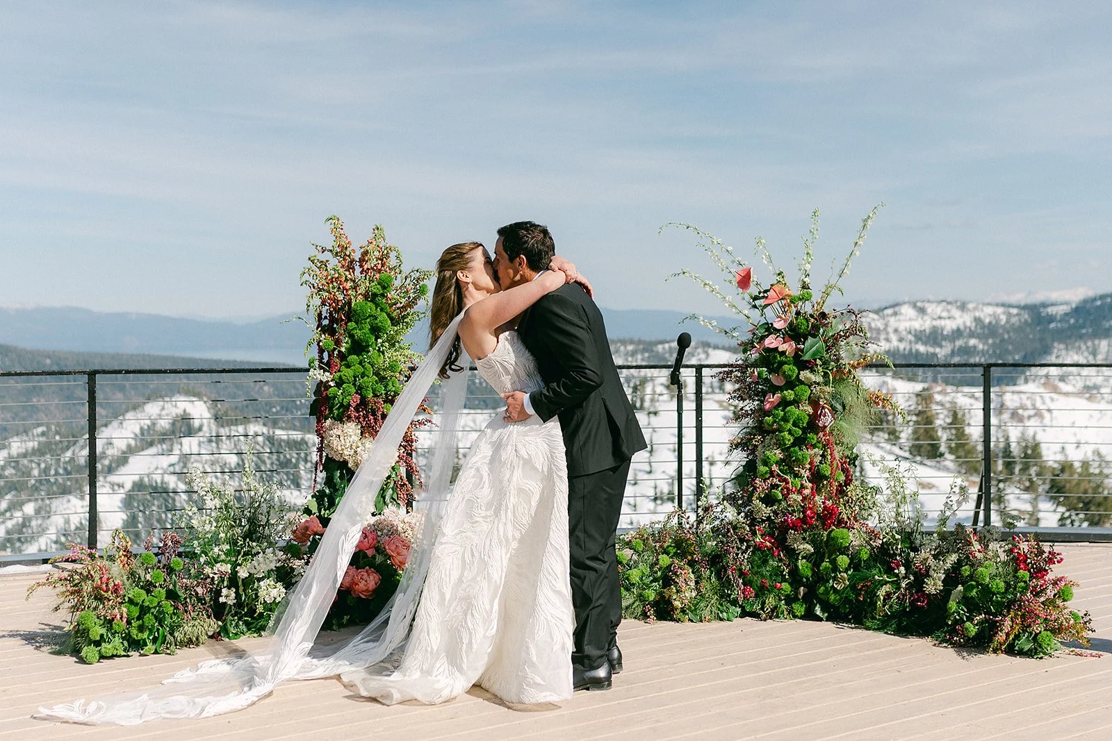 Above the snow line. A modern mountain Lake Tahoe wedding