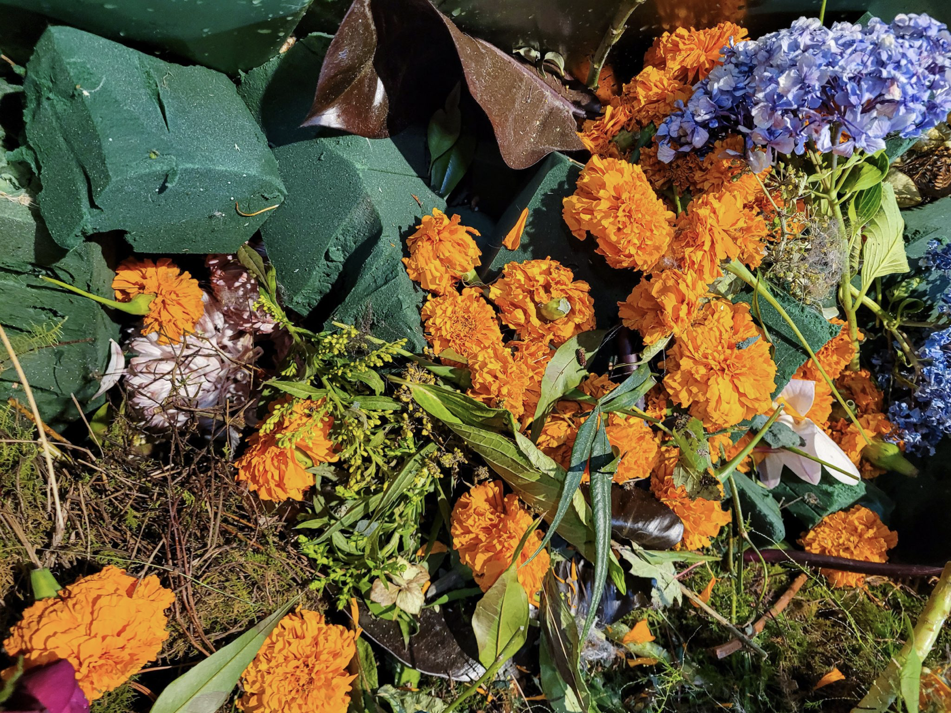 Foam-Free vs. Traditional Wedding Florals—What's the Difference (And Why It Matters for Your Tahoe Wedding)?