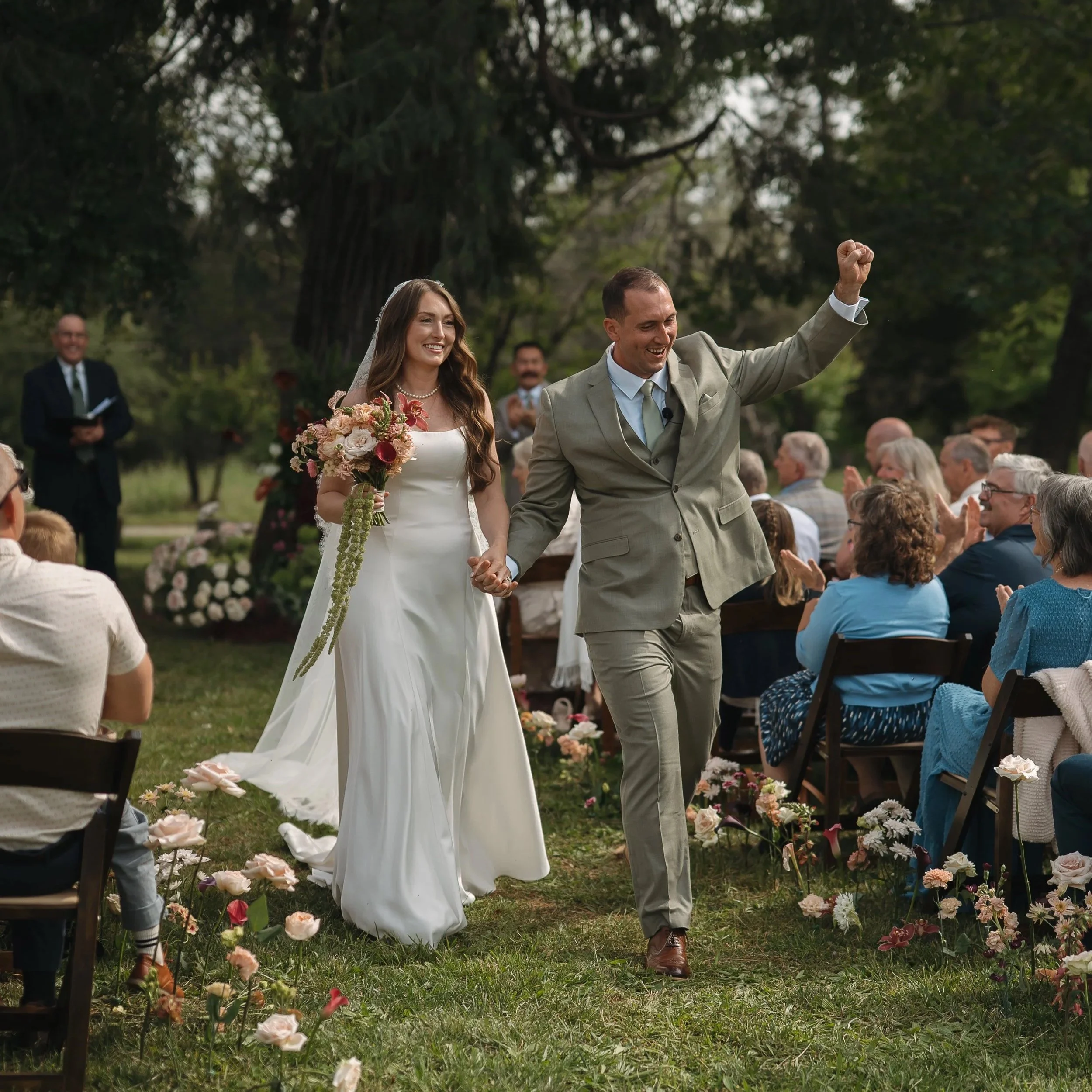 Ceremony wedding flowers in The Sierra