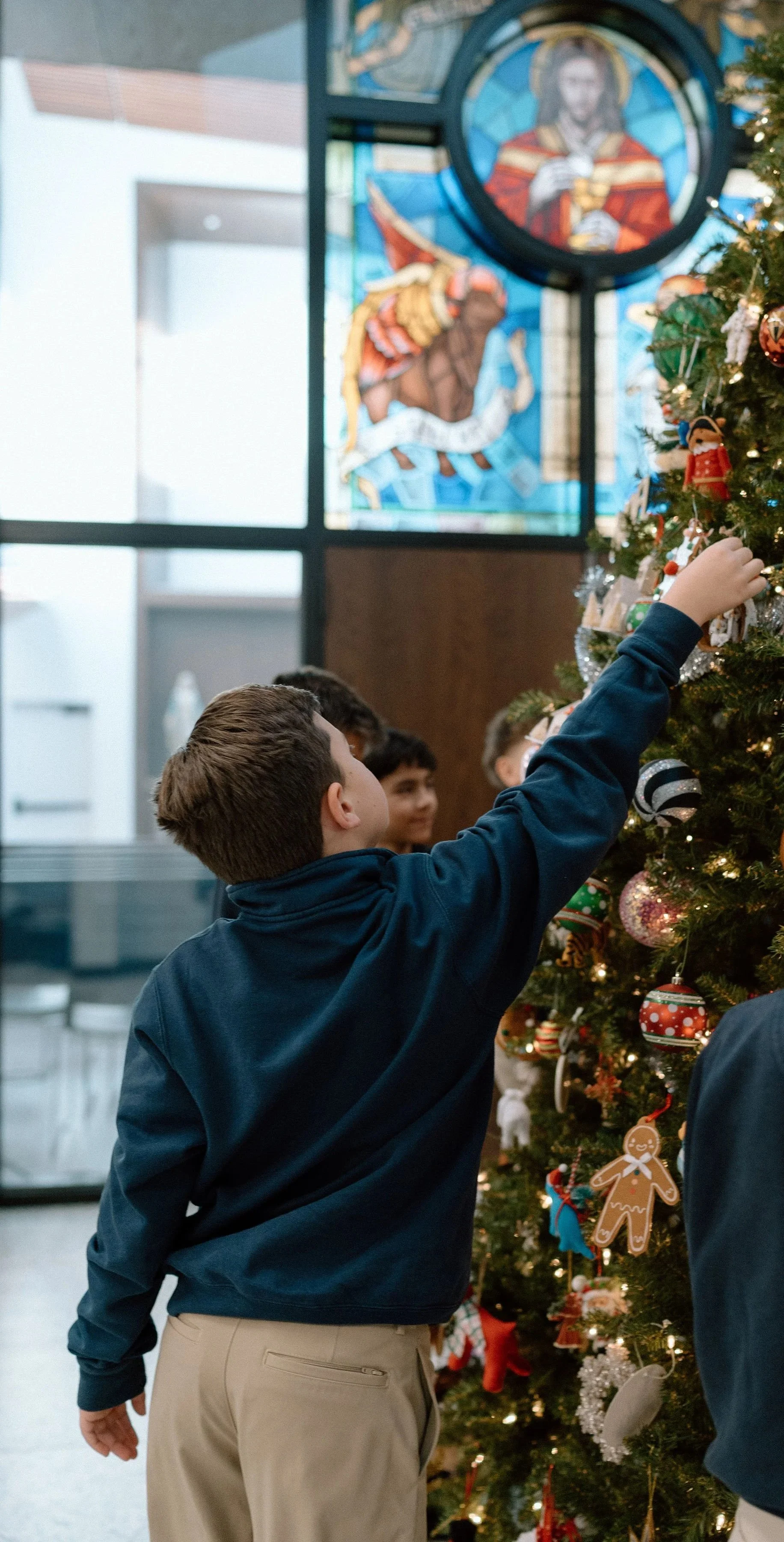 SMA Christmas Tree Decorating