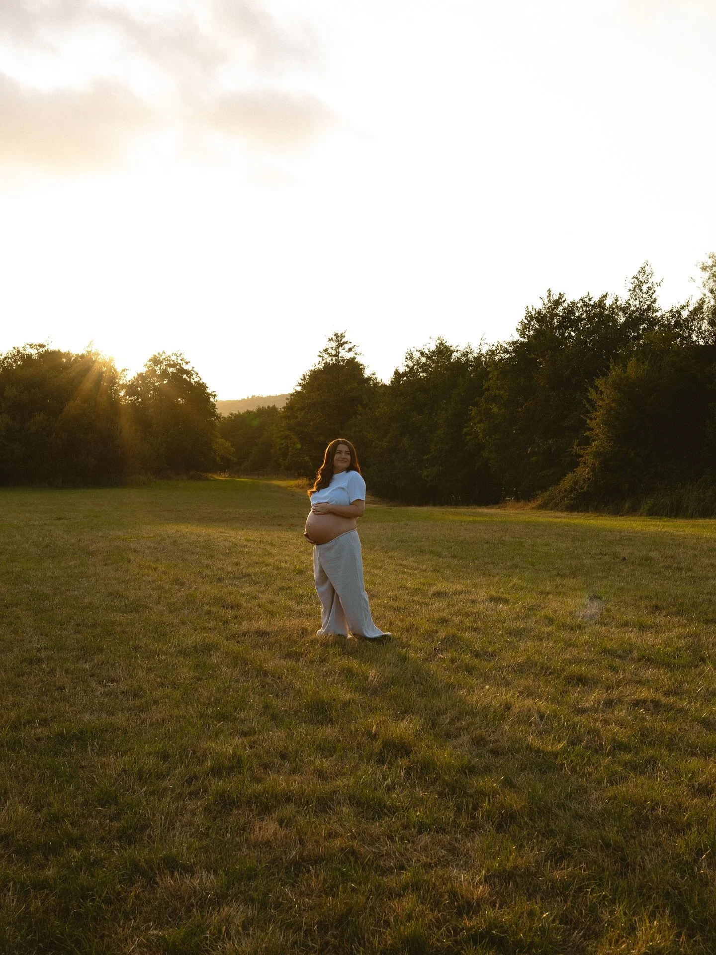 The Magic of Golden Hour

There&rsquo;s something about the last light of the day that just feels different. Everything slows down. The air softens, colours shift, and the world takes on that quiet kind of glow you only get for a few minutes.

This i