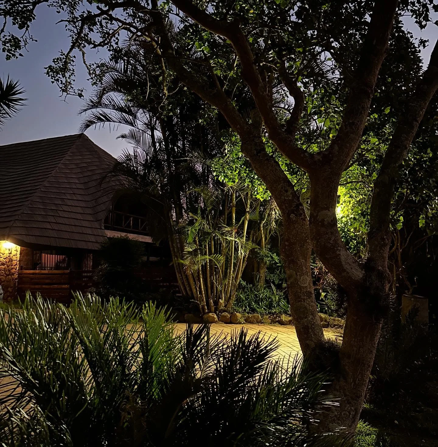 Kariki Villa overlooks the Valley of 1000 Hills. 
The perfect getaway for a family. 
This 3 bedroom villa sleeps up to 7 guests🏡
Book your next stay: link in bio