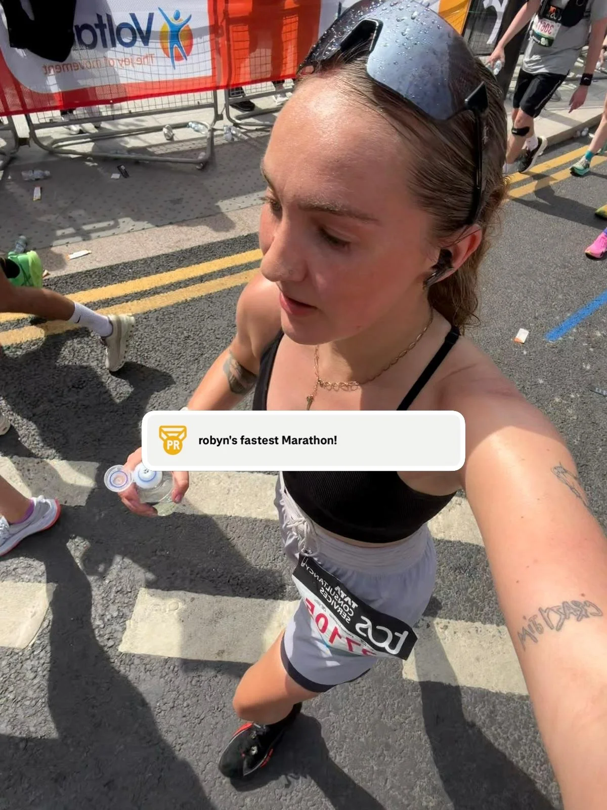 The fact that Robyn was training for a marathon while battling through injury, moving across the world, and starting a new job makes this feat that much more impressive!! 😮&zwj;💨 

2 weeks before race day it was very much undecided if she was going