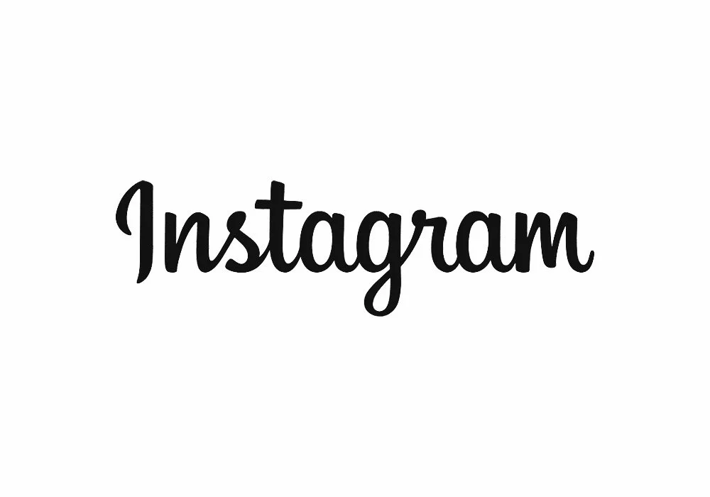 Logo di Instagram scritto in caratteri neri su sfondo bianco