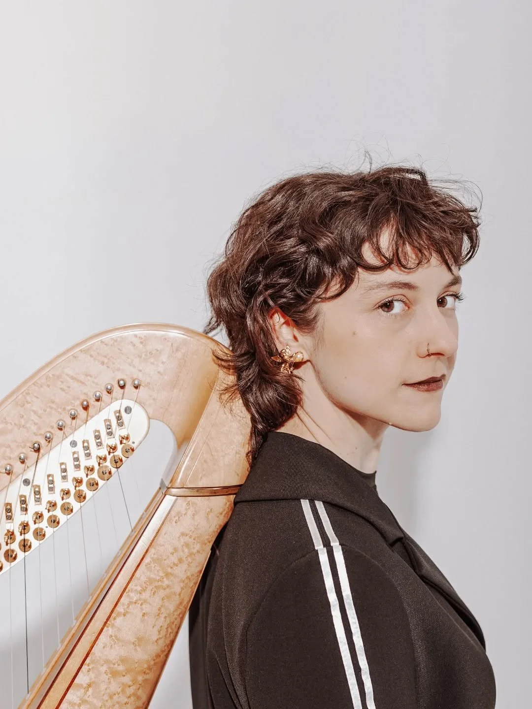 @teresa.emilia.raff - harpist. 

#hairandmakeup @aurelia_braga_de_matos_