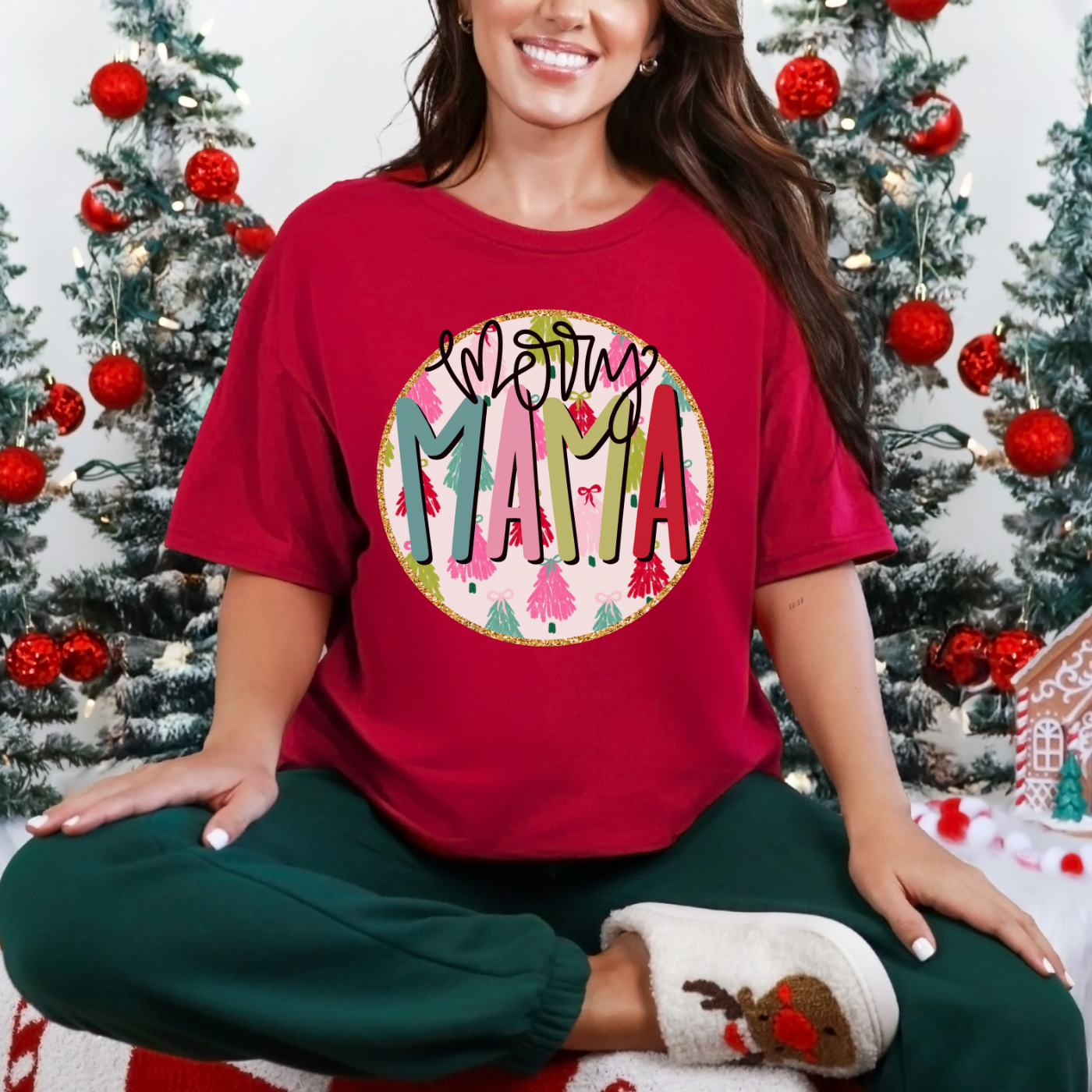 Retro Merry Mama T-Shirt | Women's Christmas Crewneck Tee | Cute Family Holiday Shirt Gift for Mom | Gildan 5000