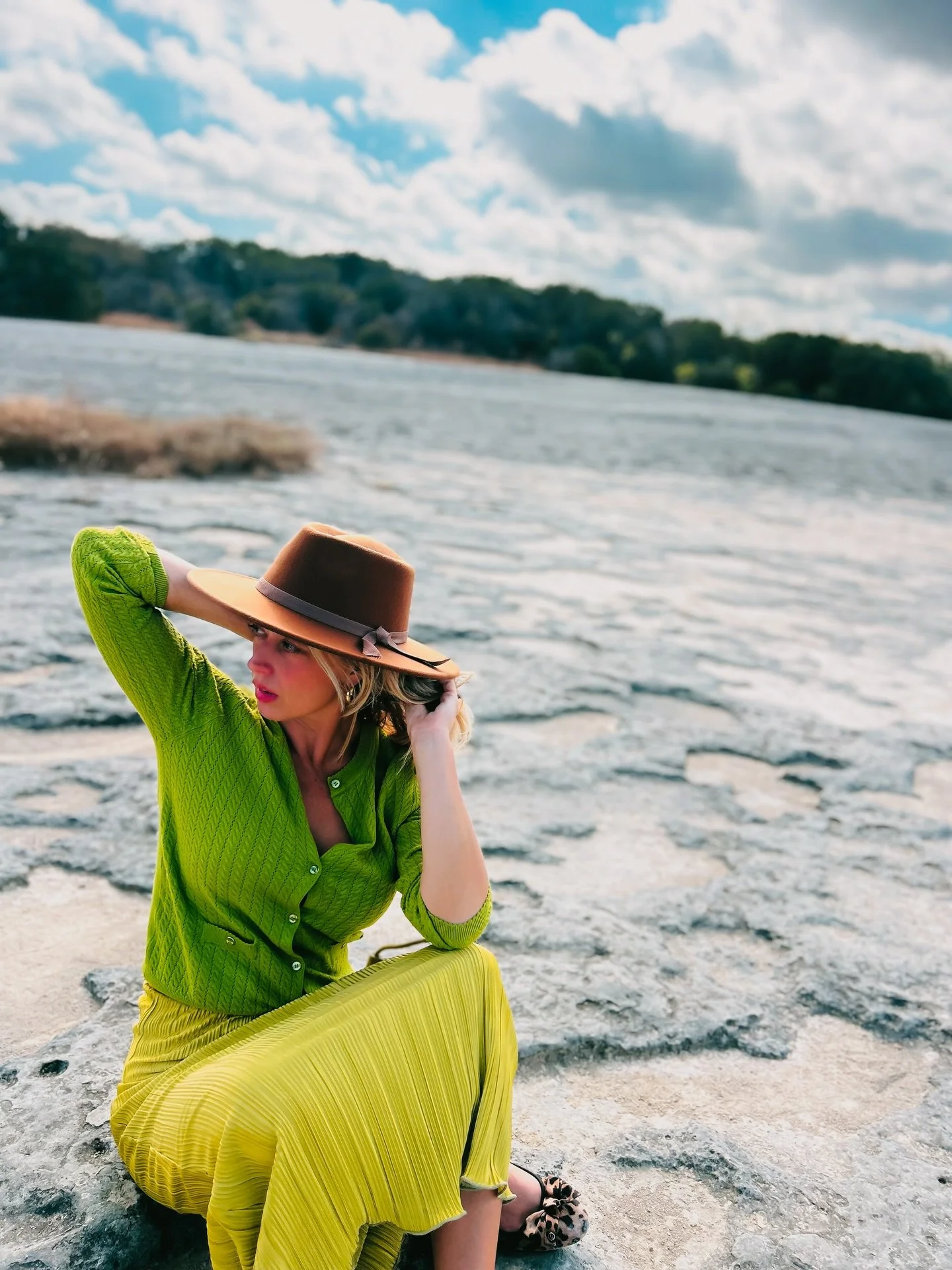 🌿Wellness transformation is not immediate.

Habits form slowly. Growth compounds gradually. Emotional maturity deepens through experience.

Avoid comparing your journey to others. Instead:

Track small improvements.

Celebrate steady progress.

Adju