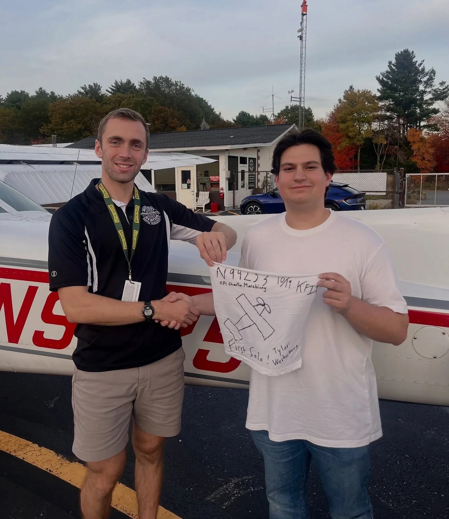Another solo in the books! 

Congrats to @tywest05 , a @huskyflightandaviation member, for soloing in under 13 hours through our Solo In 20 Program. Huge milestone!