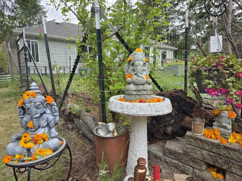 Ganeshas flowers.jpg