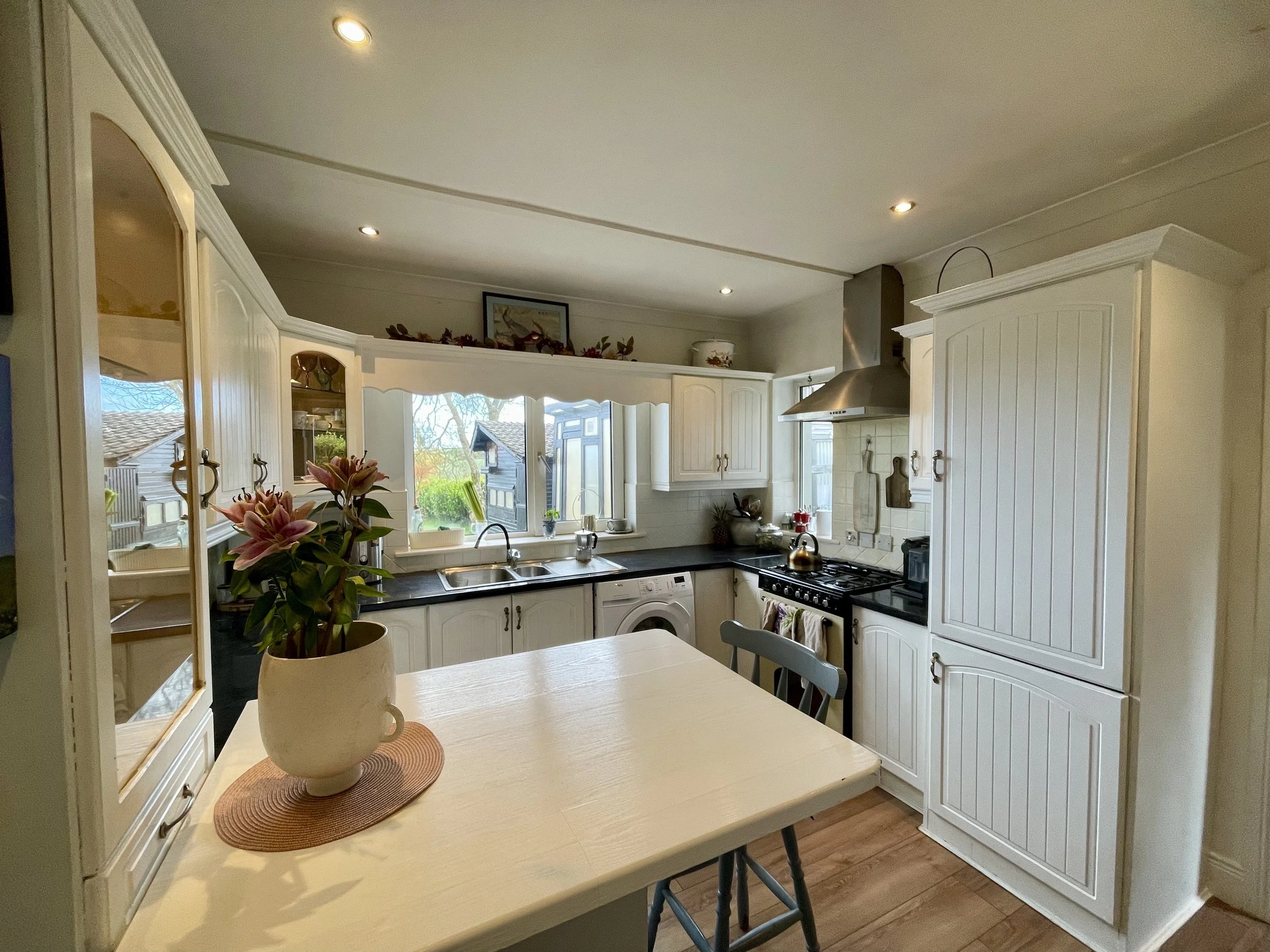 Common Area - Kitchen