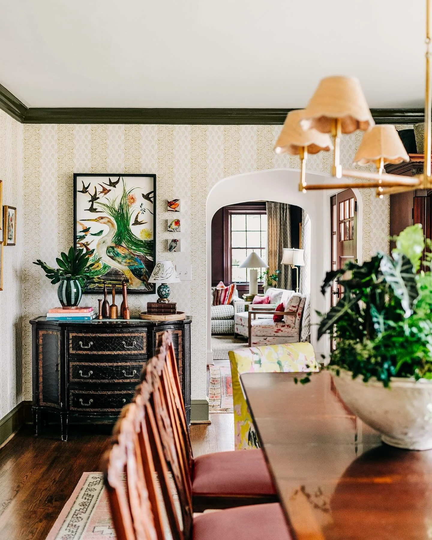 Whether you host holiday dinners or casual weeknight meals, your dining room plays a bigger role than it gets credit for. In honor of Thanksgiving, in a special edition Louise Letter we&rsquo;ve rounded up our top dining room tips: pattern on the wal