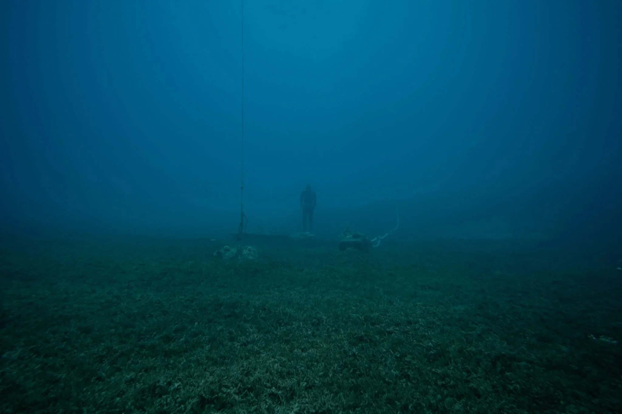Between Waters – Julius von Bismarck, Mischa Leinkauf und Leonor Serrano Rivas