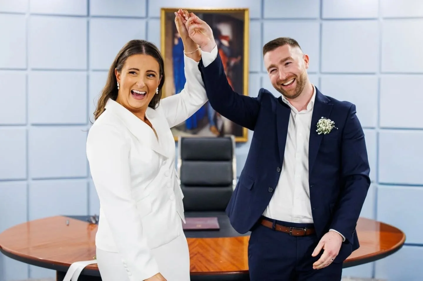 Another beautiful reg office wedding this week. The winter sun shun for R&amp;S as they got married surrounded by family. We met at Kehoes for a pint before strolling down to the reg office congratulated along the way by enthusiastic strangers. 
Than