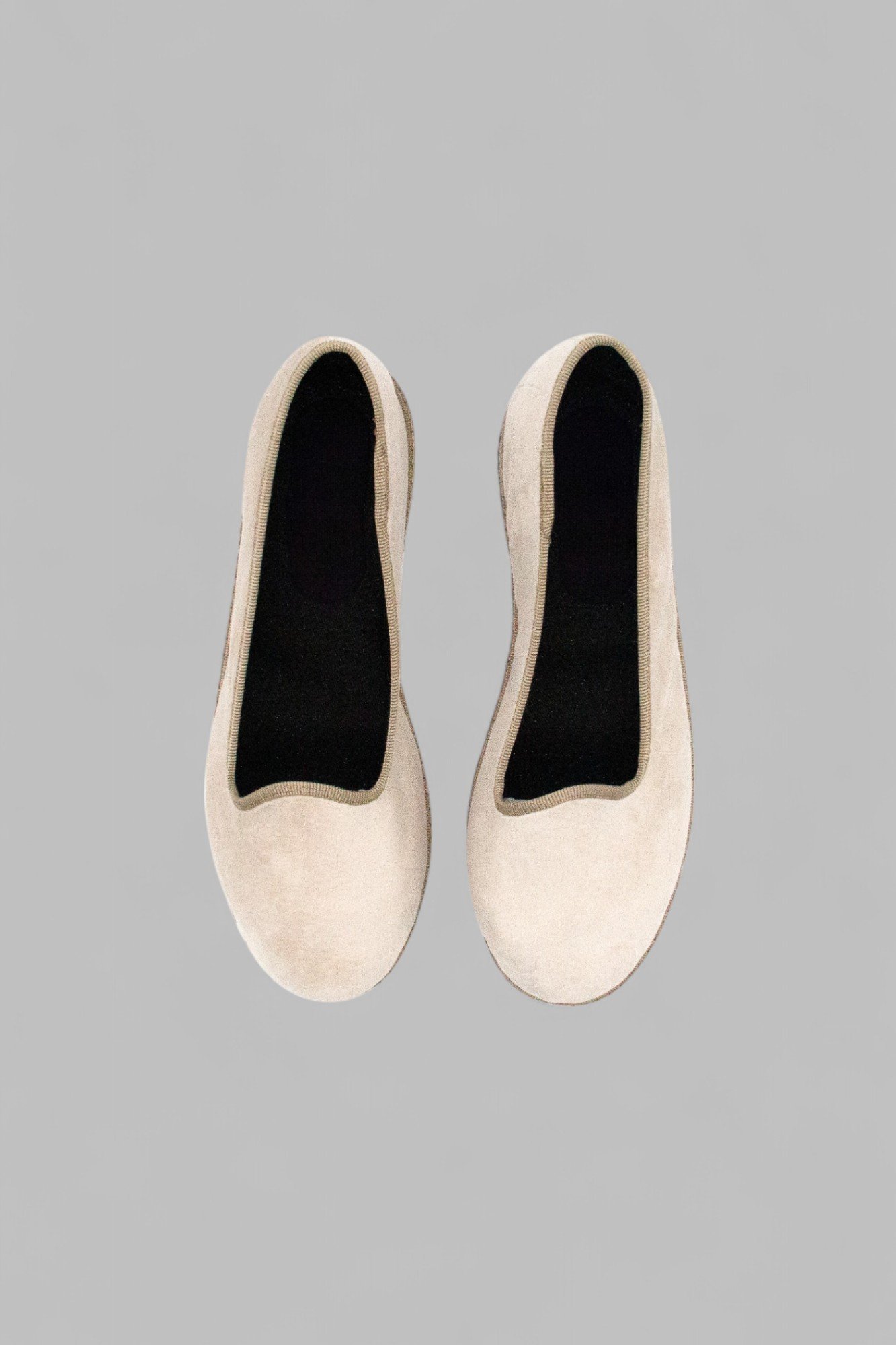 Top view of Gioia Dunes slippers showing soft interior footbed