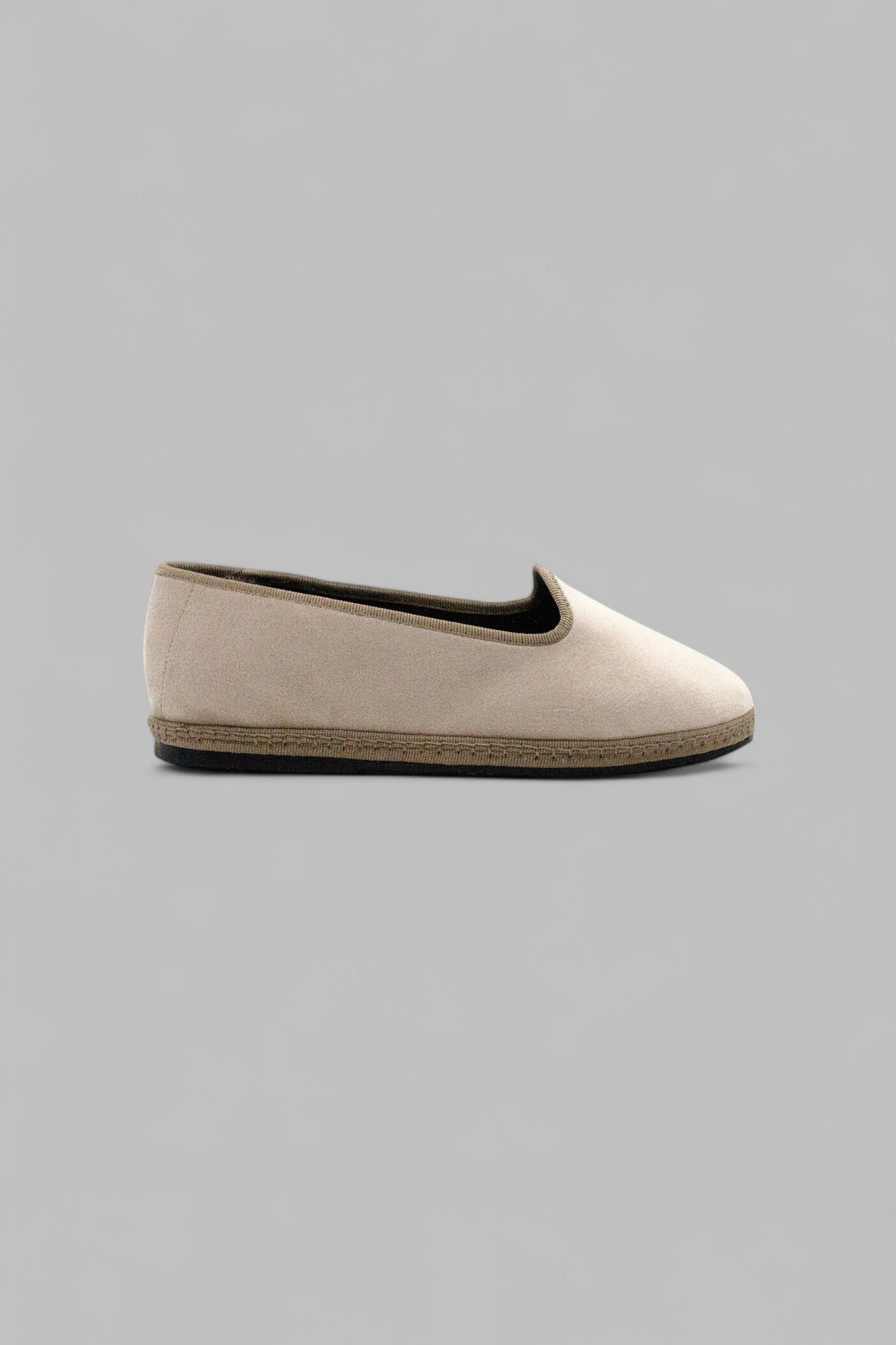 Single shoe side profile of Gioia Dunes Friulana in sand suede