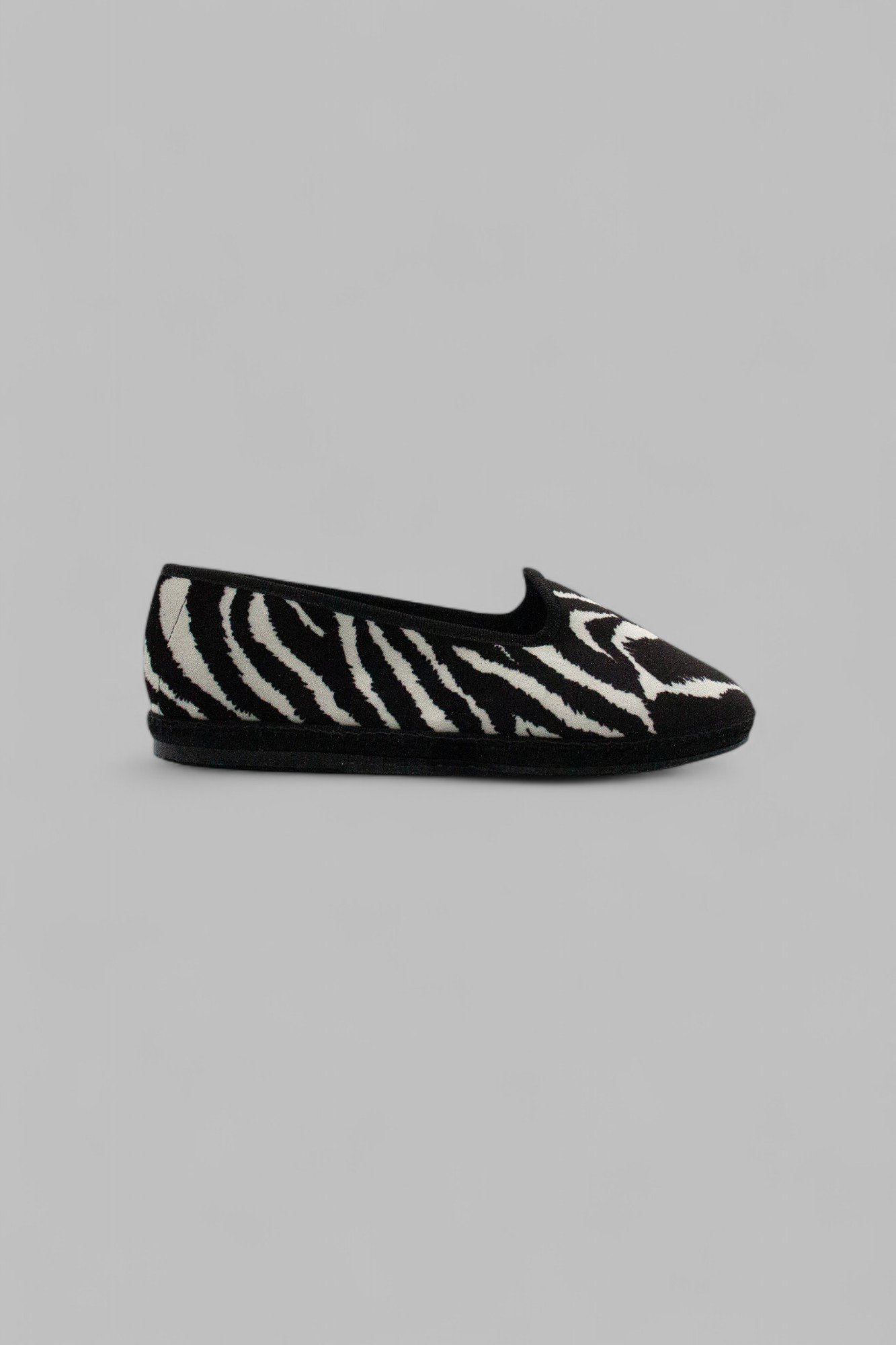 Single shoe side profile of Gioia Zebra Friulana in graphic velvet