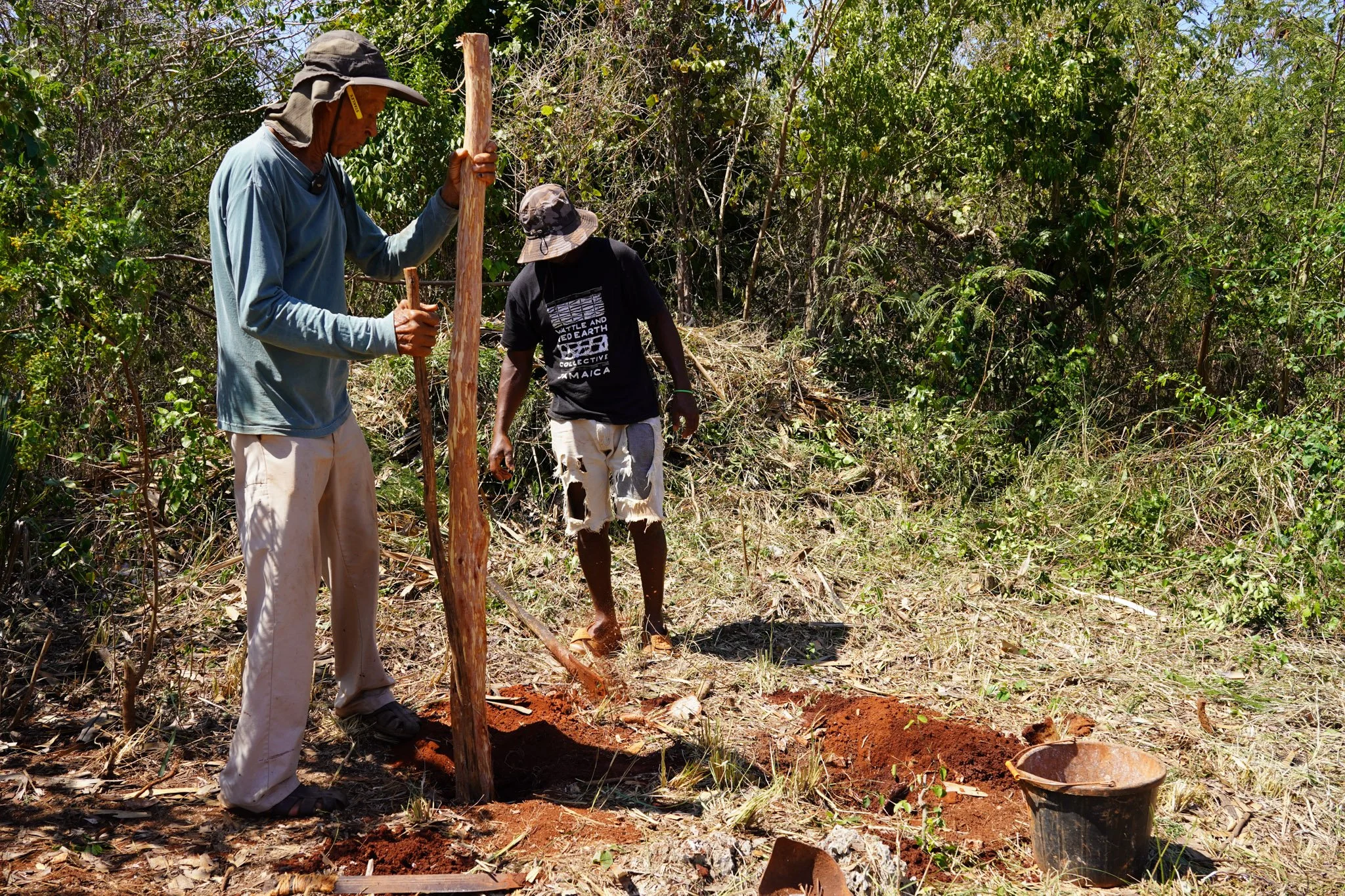 Maas Guy and Bawly securing the structural wood post to the ground

St. Elizabeth, Jamaica
WARE Collective
spanishwall-vernacular-construction-red earth-masonry
©Rose Florian 2024