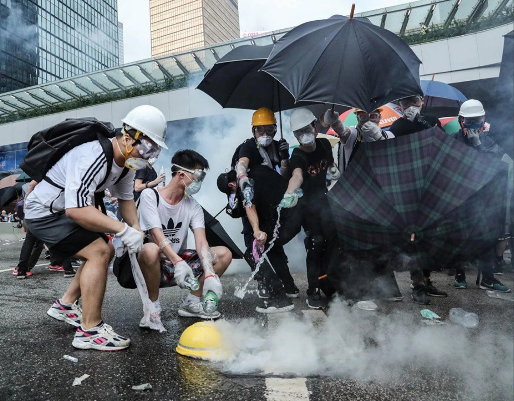 Hong Kong 2019 protests - 16 Aug 2019 (screenshot) #hongkongprotests