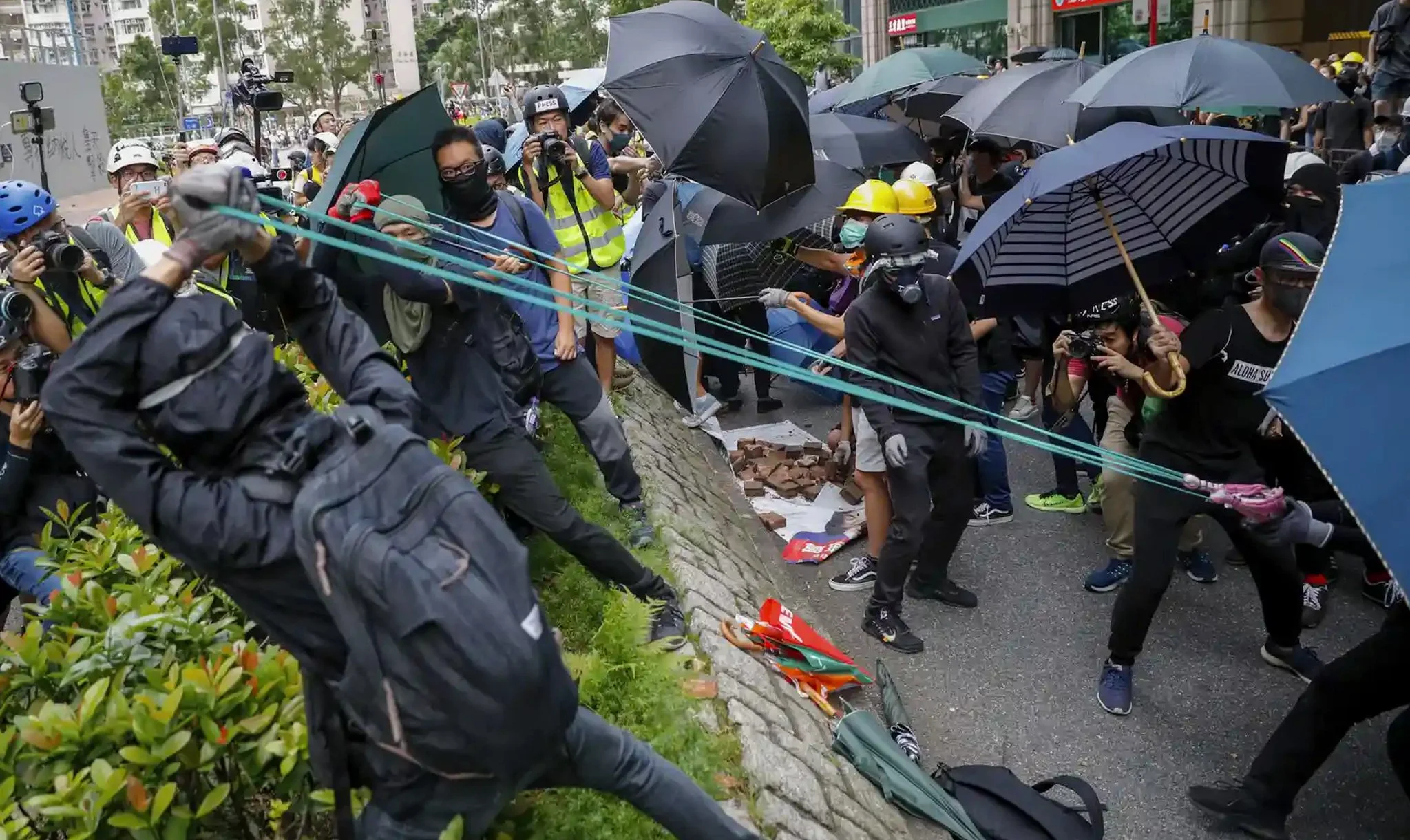 Hong Kong 2019 protests - 16 Aug 2019 (screenshot) #hongkongprotests