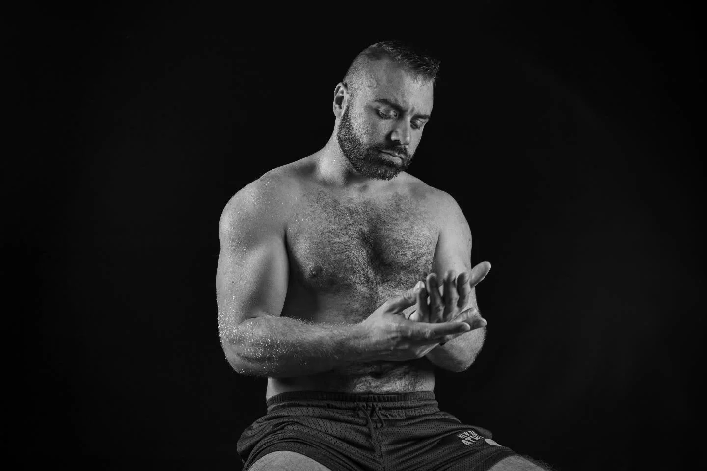 Silence, Muscle, and Shadow. This portrait does not need to speak. 
#FineArtPhotography #LuxuryLifestyle #PortraitPhotography #ContemporaryArt #CollectorLife #LuxuryExperience #ArtCollectors #ModernLuxury #ArtPhotography #GalleryArt #RomanValorEditi