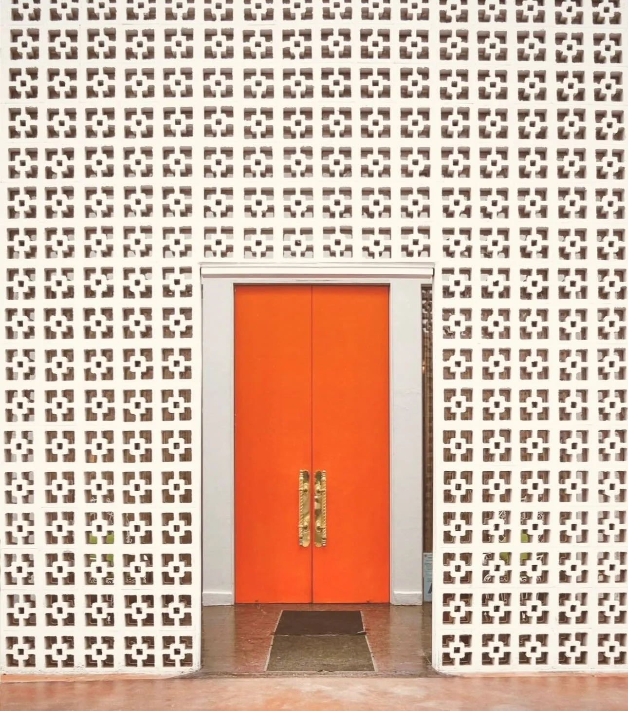 Eclectic MCM style is a big fan fav at NEST Studio, and Palm Springs did not disappoint. So much inspiration in one city. Bike tours to see the MCM homes, walking in downtown PS, and exploring the antique shops was definitely a highlight. 

A few fav