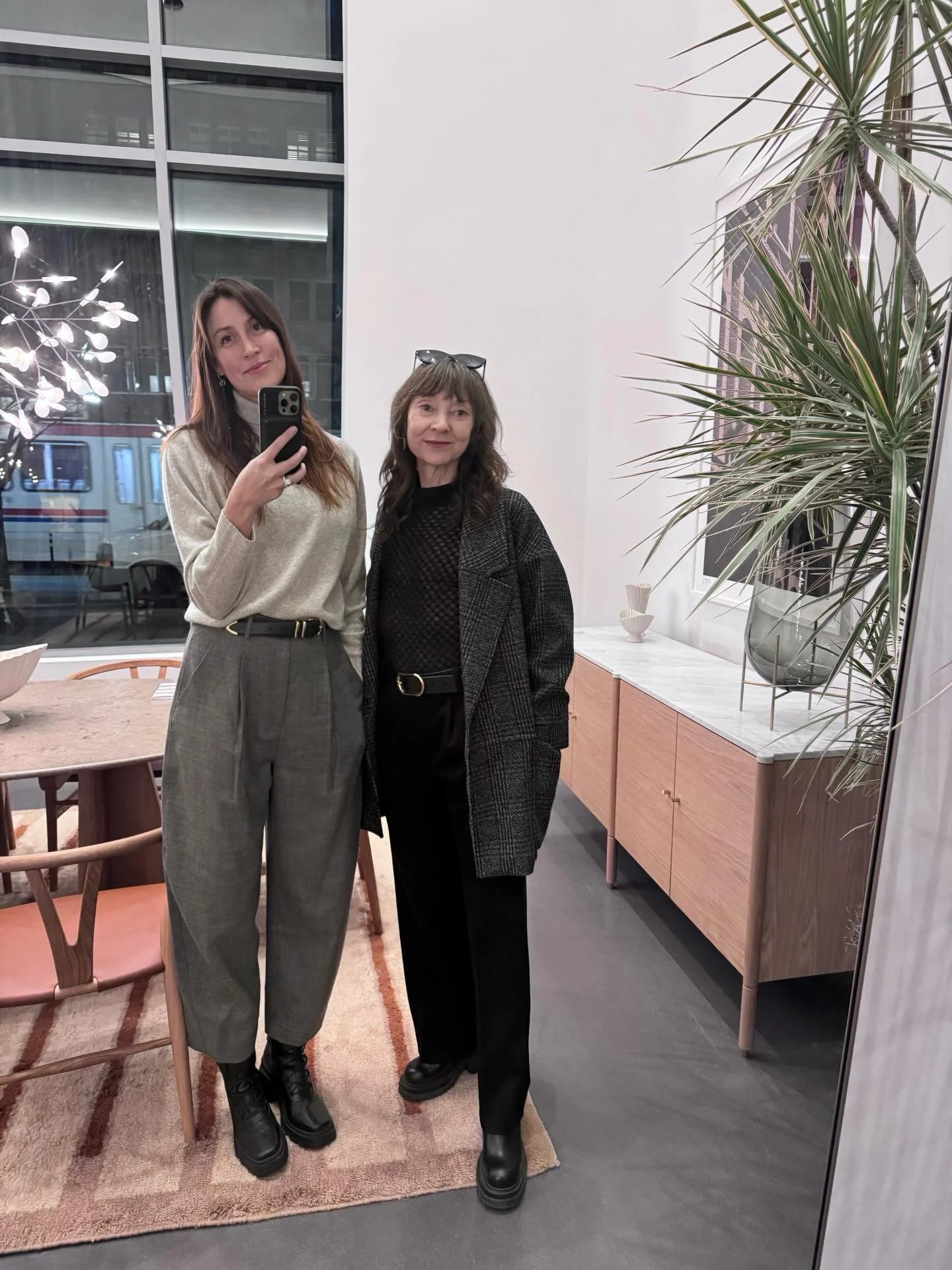 A NEST Studio night out celebrating DWR&rsquo;s newest location in SLC. Welcome to the neighborhood! @designwithinreach 

@utahstyledesign 
@slmag 

#NESTStudio #interiordesign #designUtah #designwithinreach #midmodutah