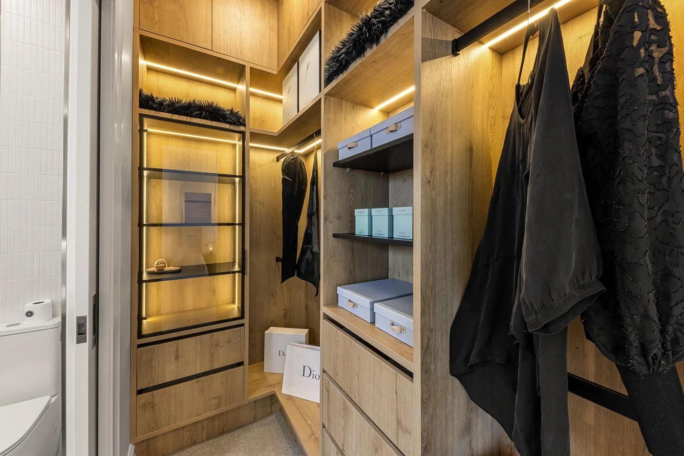 wardrobe.jpg