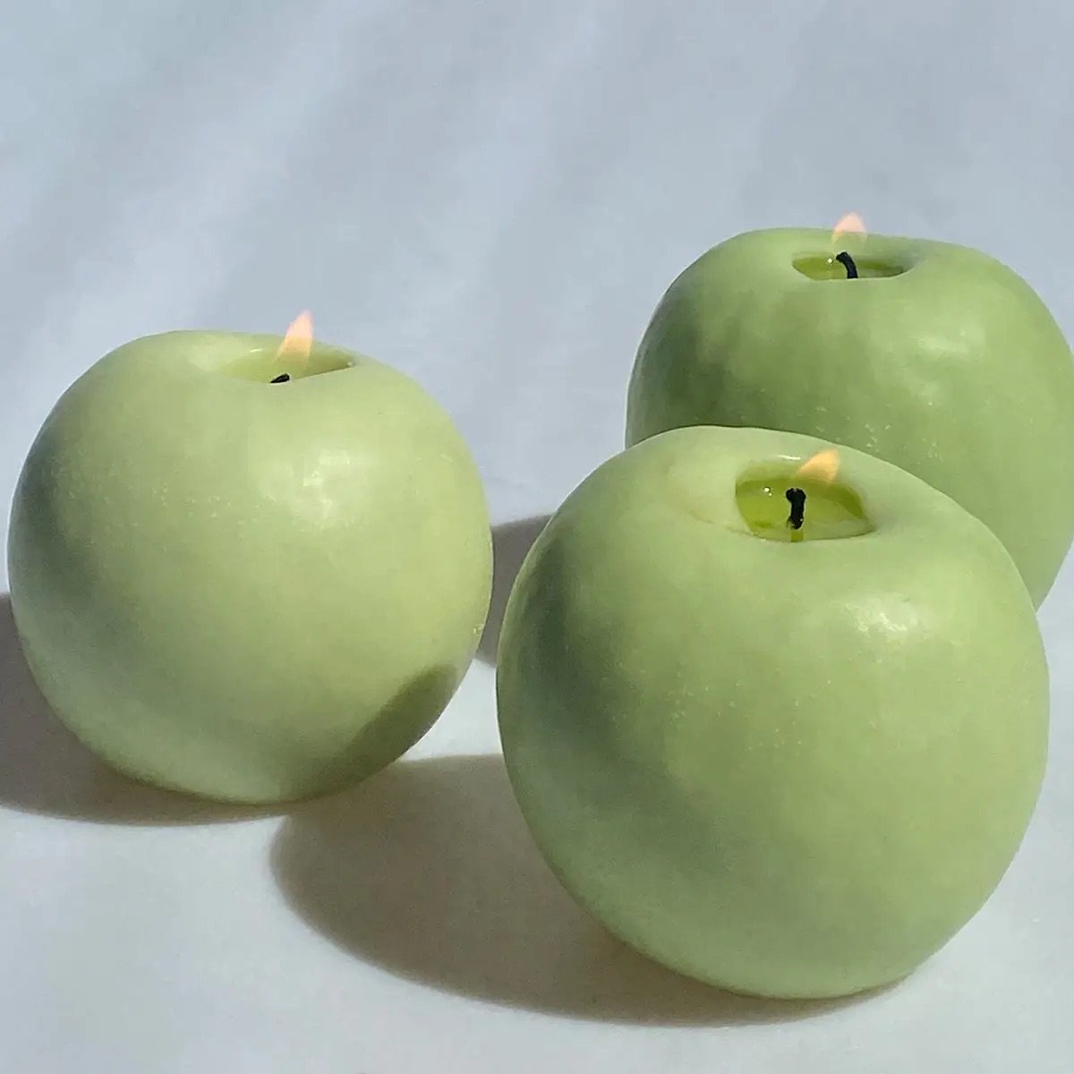 jentlelandmark.com-Scandles-Candle-Apple.jpeg