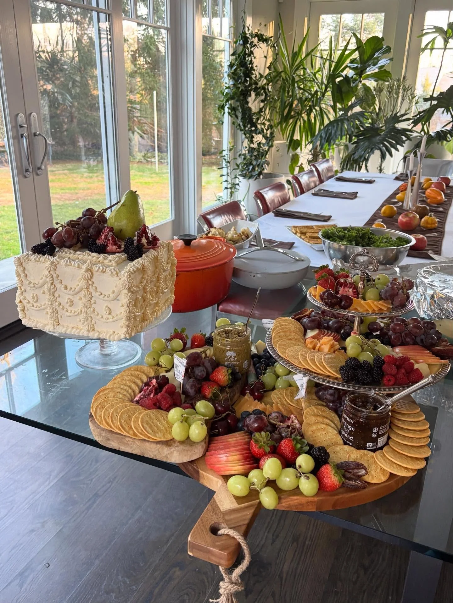 Thanksgiving!!!!!! Everything was insanely delicious and I&rsquo;m still in a food coma 🫣 Cheffed up by Brooke, Sophia, Peri, Micah, and me! 🤗

Menu:
1. Charcuterie Board
2. Gravy
3. Cranberry Sauce
4. Cornbread
5. Carrots
6. Garlic Mashed Potatoes