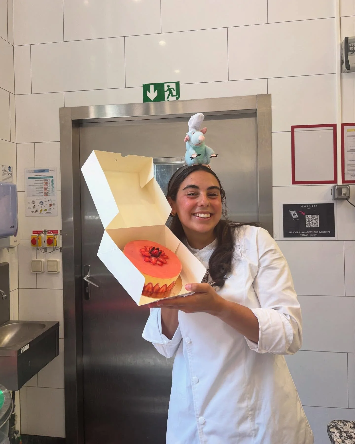 Day 10 = last day 😔😭 Today we made the fraisier cake and it turned out so well! We also had a little graduation 🥂But these 2 weeks went by so fast, I can&rsquo;t believe it. It was a real life dream come true, and I wish it never had to end