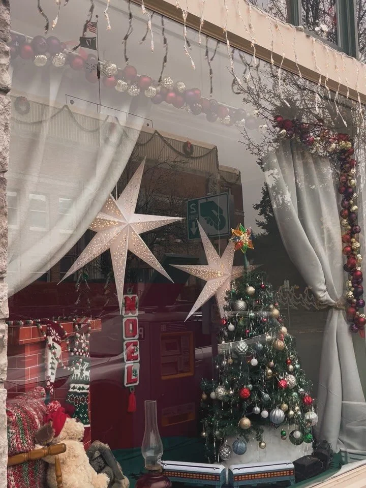 HOLIDAYS ARE IN FULL SWING!!🎄🎅🏽

Watershed Cafe is open for the Tree Lighting on Main Street in Downtown OC tonight! 8am-8pm (feel free to hang out &lsquo;till 9pm, but last call is 8pm). 

Come celebrate the Holiday Season with festive coffee and