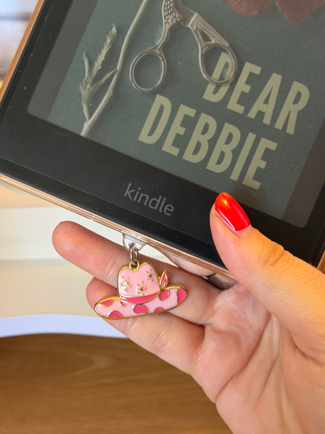 charm & charge e-reader charm - cowgirl hat