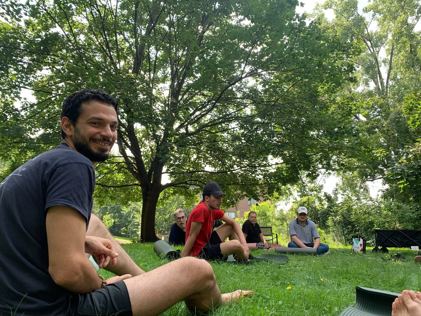 Yon, qui travaille &agrave; Club Ami depuis l&rsquo;&eacute;t&eacute; dernier, nous quitte pour aller &eacute;tudier le travail social et les droits humains &agrave; Berlin en Allemagne. Nous lui souhaitons chance et courage dans le parcours qui l&rs